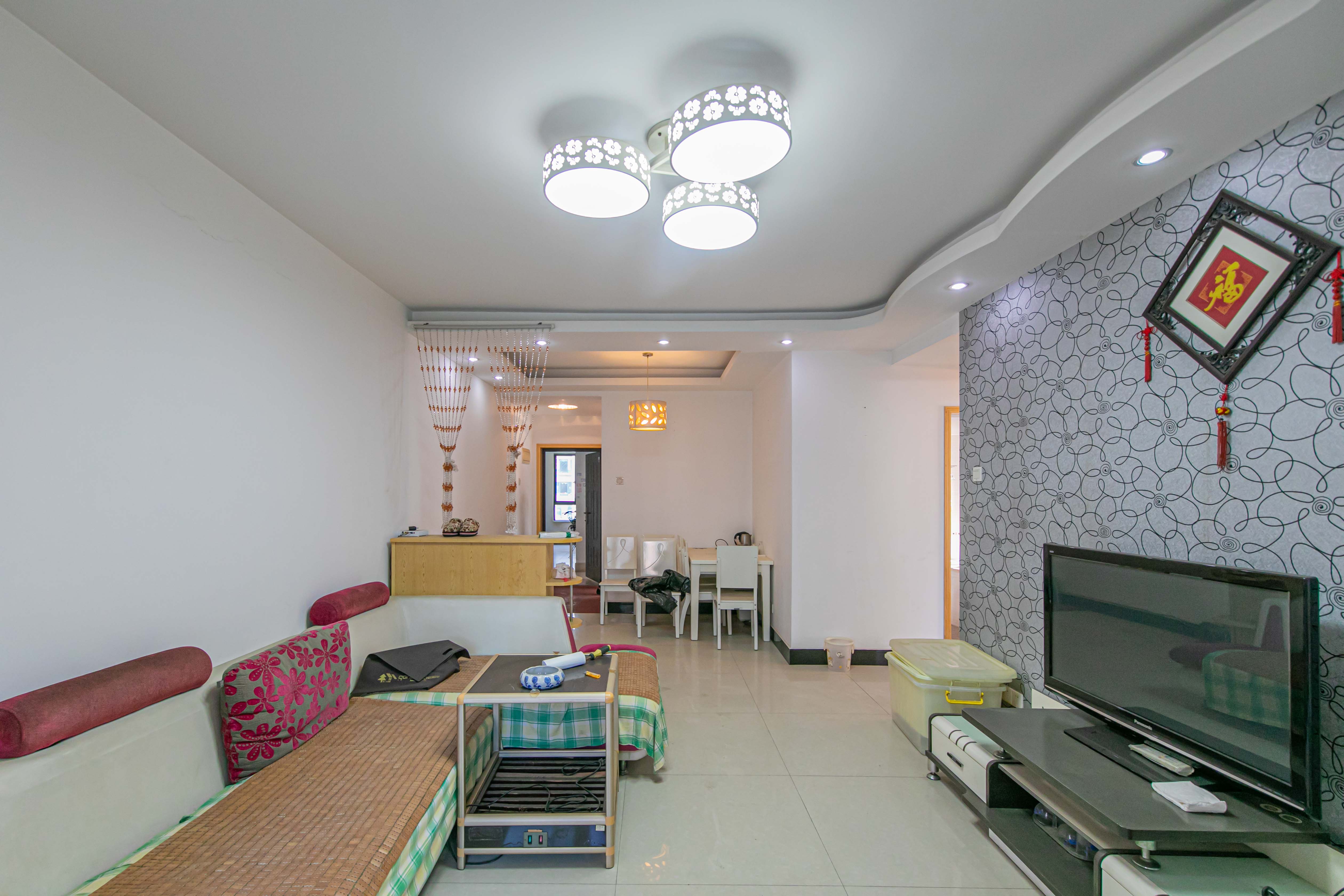 华润凤凰城一期  2室2厅1卫    60.8万客厅