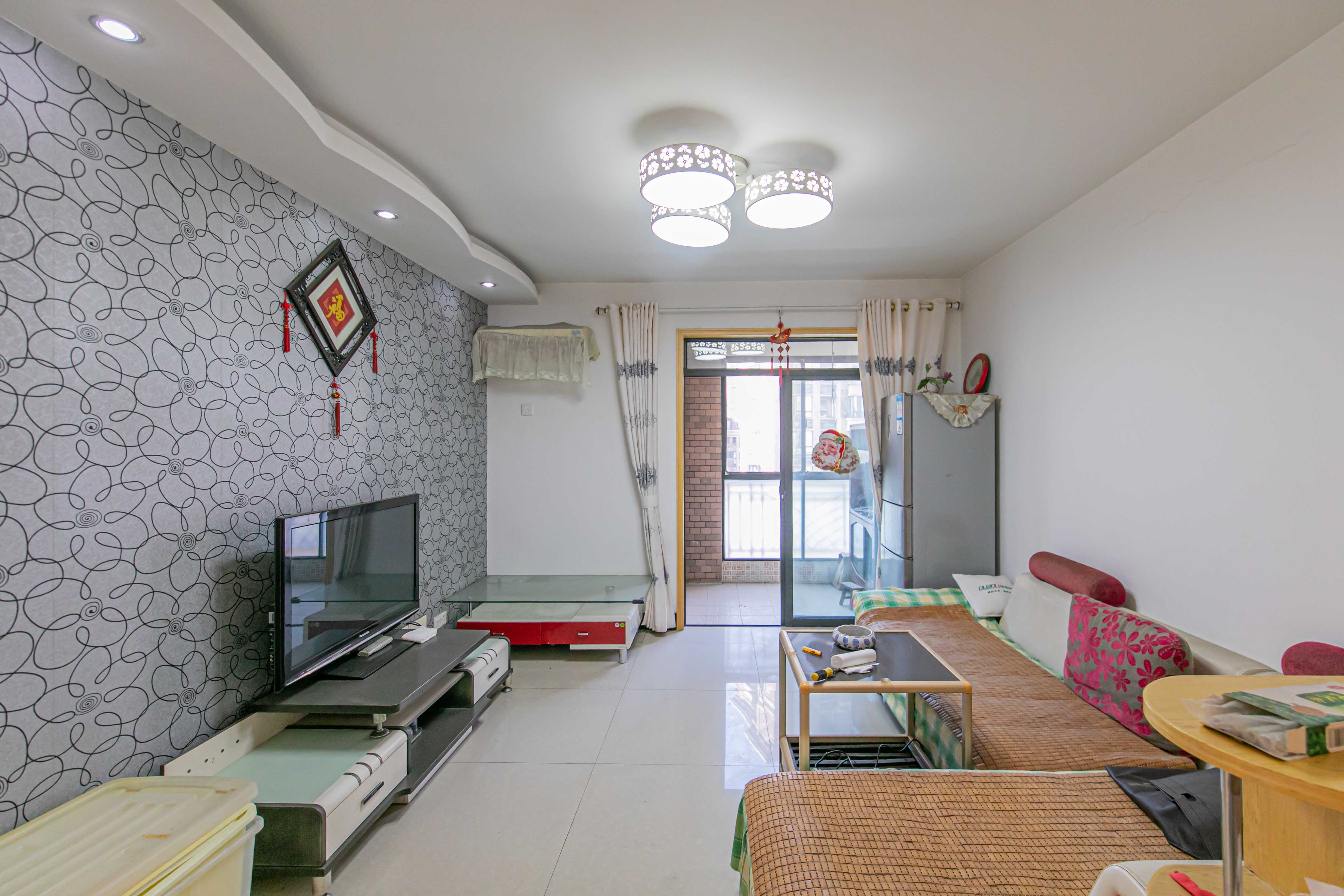 华润凤凰城一期  2室2厅1卫    60.8万客厅