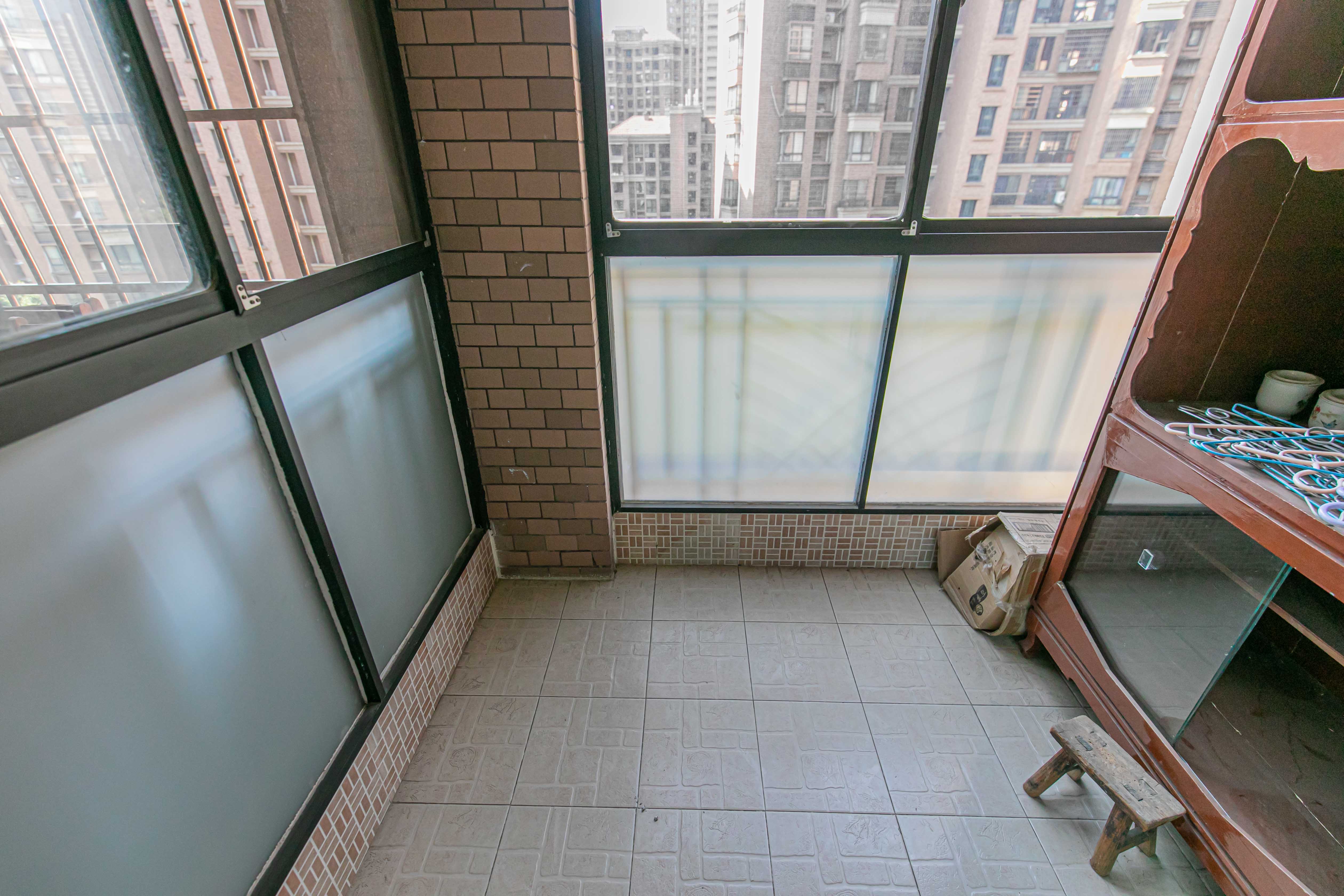 华润凤凰城一期  2室2厅1卫    60.8万阳台