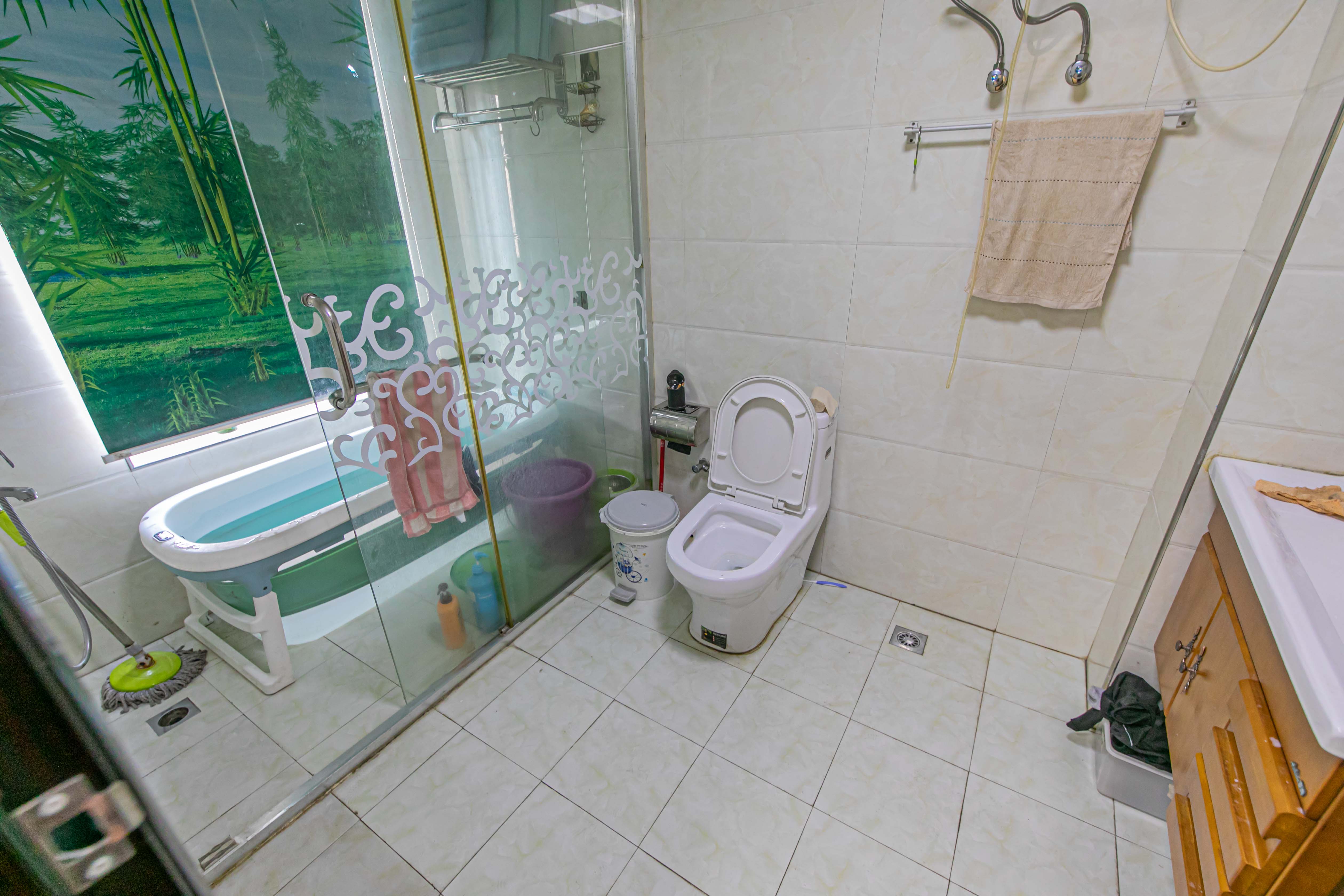 华润凤凰城三期  4室2厅1卫    155.0万 华润凤凰城三期  4室2厅1卫    155.0万卫生间