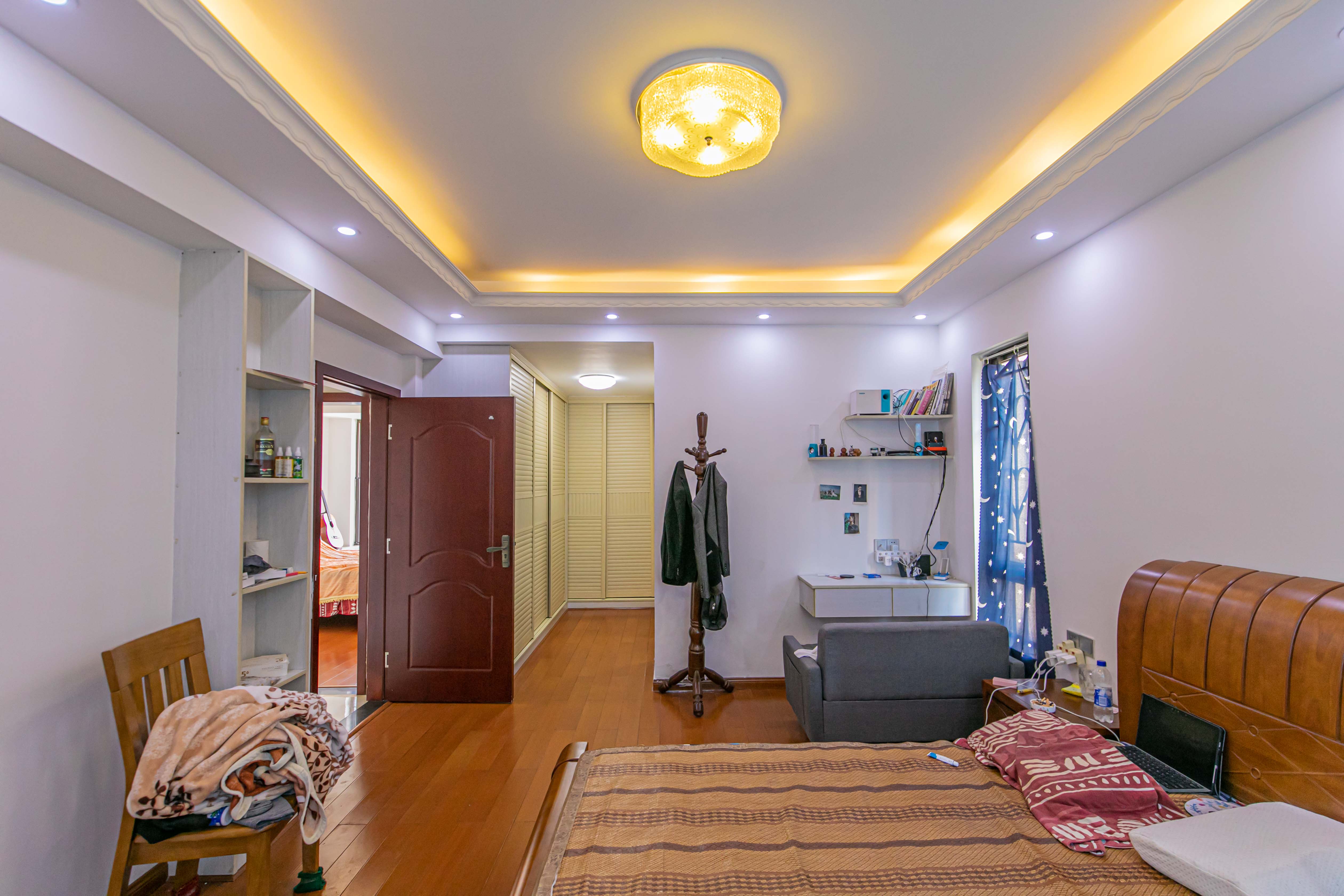 华润凤凰城三期  4室2厅1卫    155.0万 华润凤凰城三期  4室2厅1卫    155.0万卧室