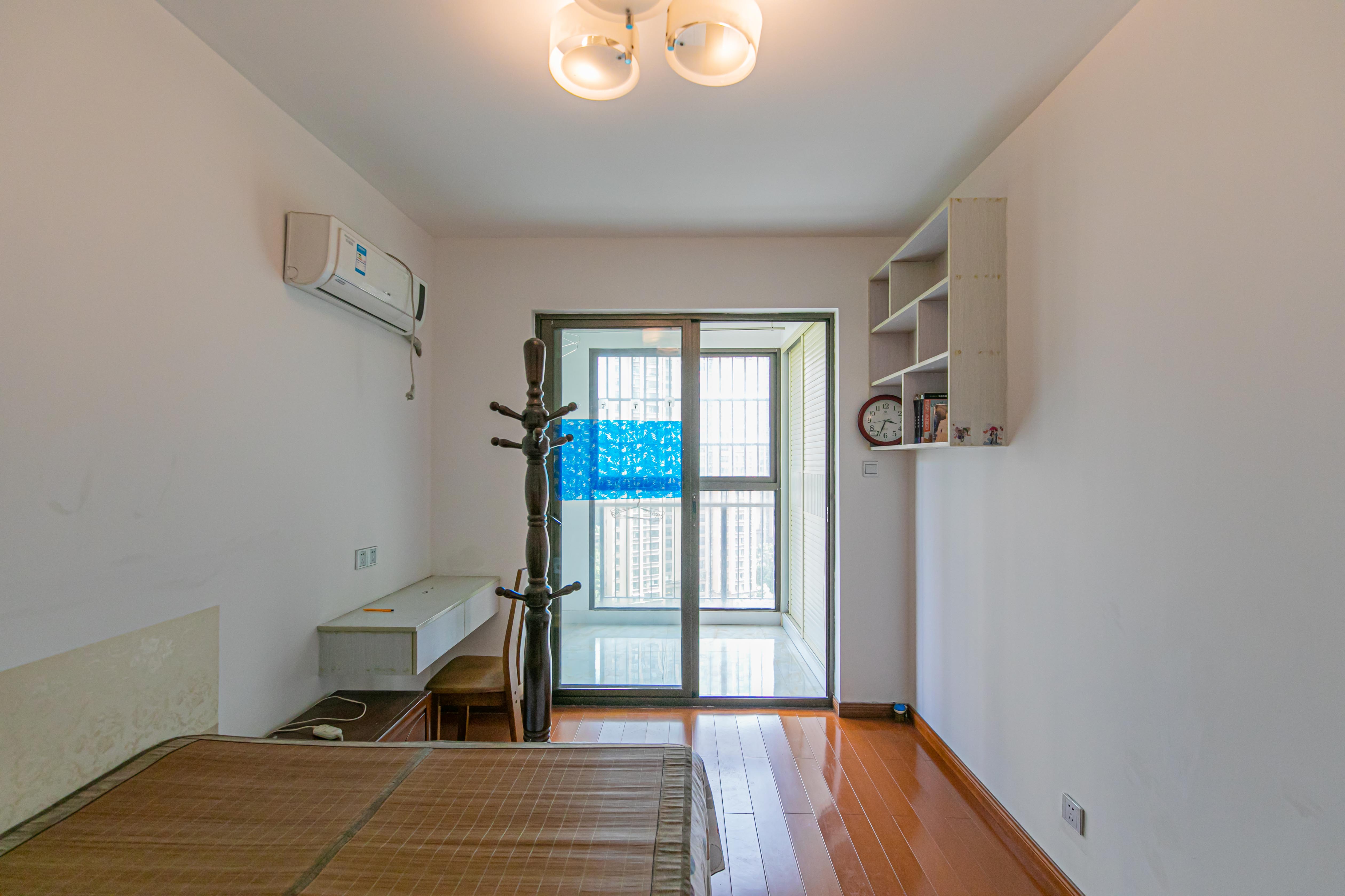 华润凤凰城三期  4室2厅1卫    155.0万 华润凤凰城三期  4室2厅1卫    155.0万卧室