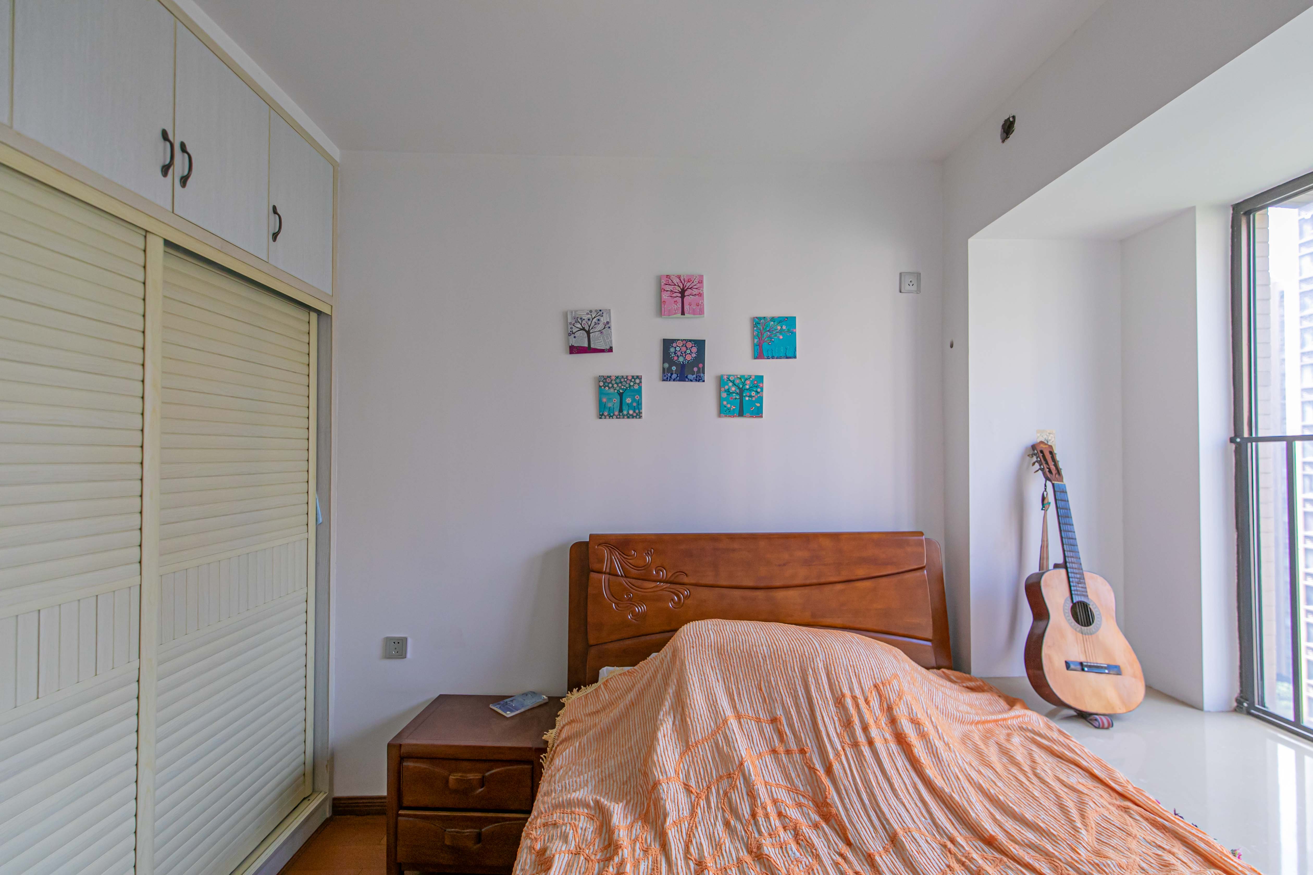 华润凤凰城三期  4室2厅1卫    155.0万 华润凤凰城三期  4室2厅1卫    155.0万卧室