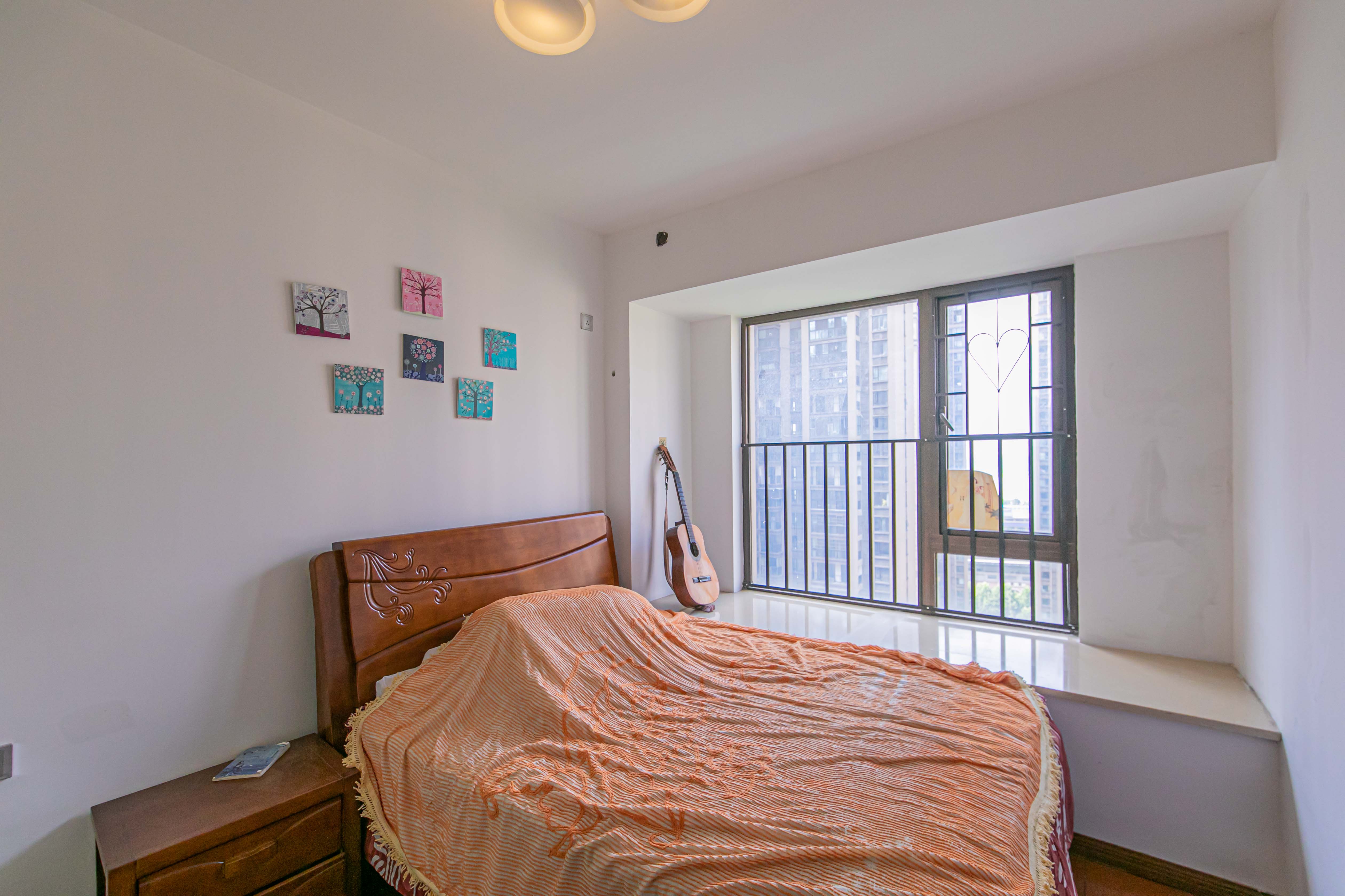 华润凤凰城三期  4室2厅1卫    155.0万 华润凤凰城三期  4室2厅1卫    155.0万卧室