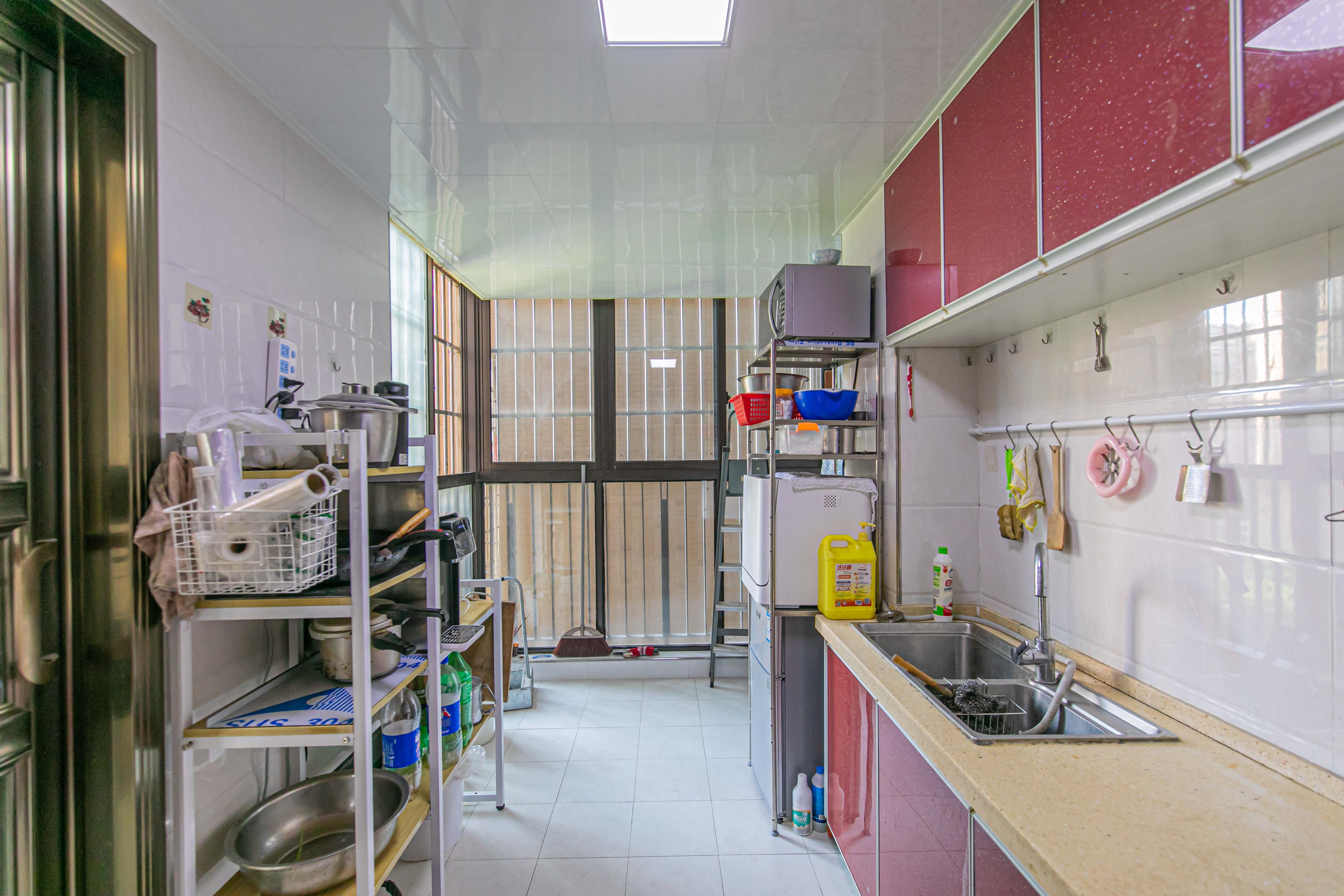 华润凤凰城三期  4室2厅1卫    155.0万 华润凤凰城三期  4室2厅1卫    155.0万厨房