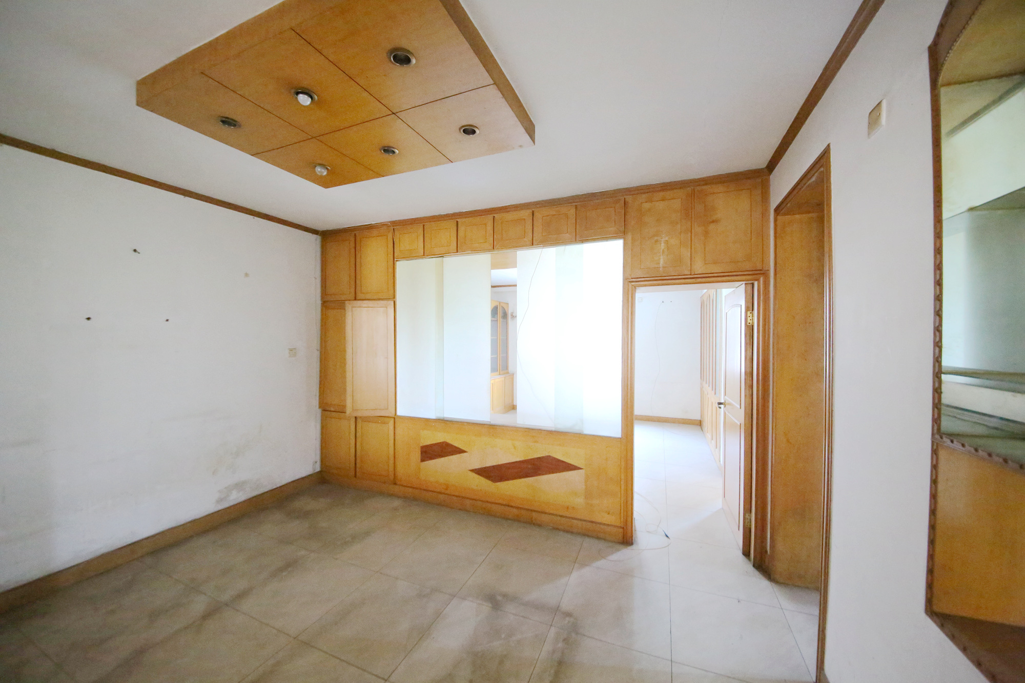 安泰新村  3室2厅2卫   82.90万客厅