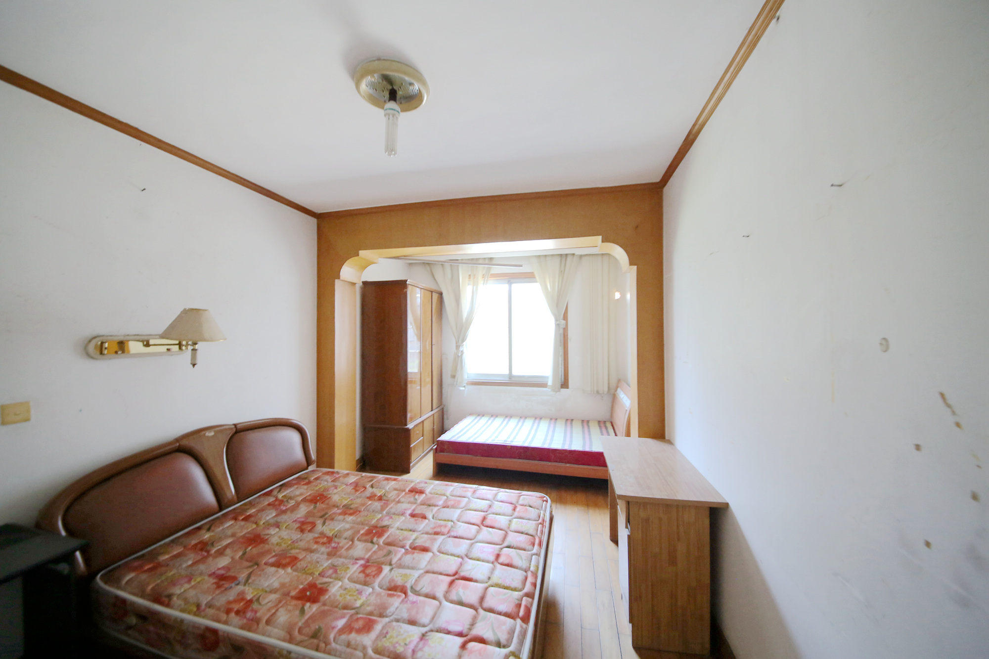 安泰新村  3室2厅2卫   82.90万卧室