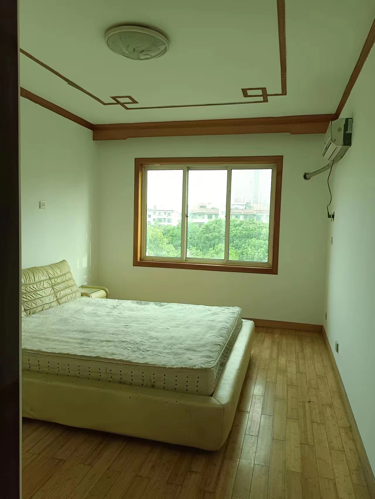 湘银小区  3室2厅2卫    55.8万 湘银小区  3室2厅2卫    55.8万客厅