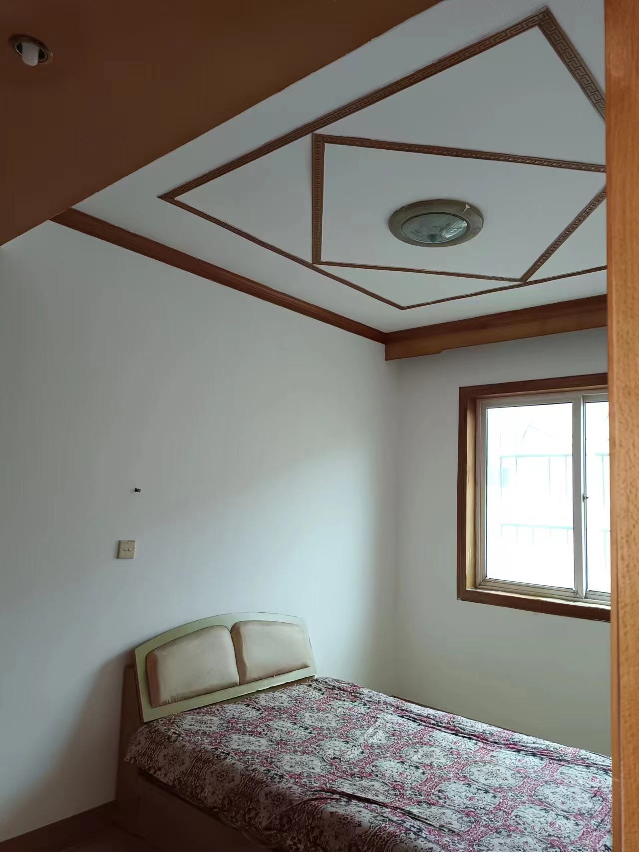 湘银小区  3室2厅2卫    55.8万 湘银小区  3室2厅2卫    55.8万客厅