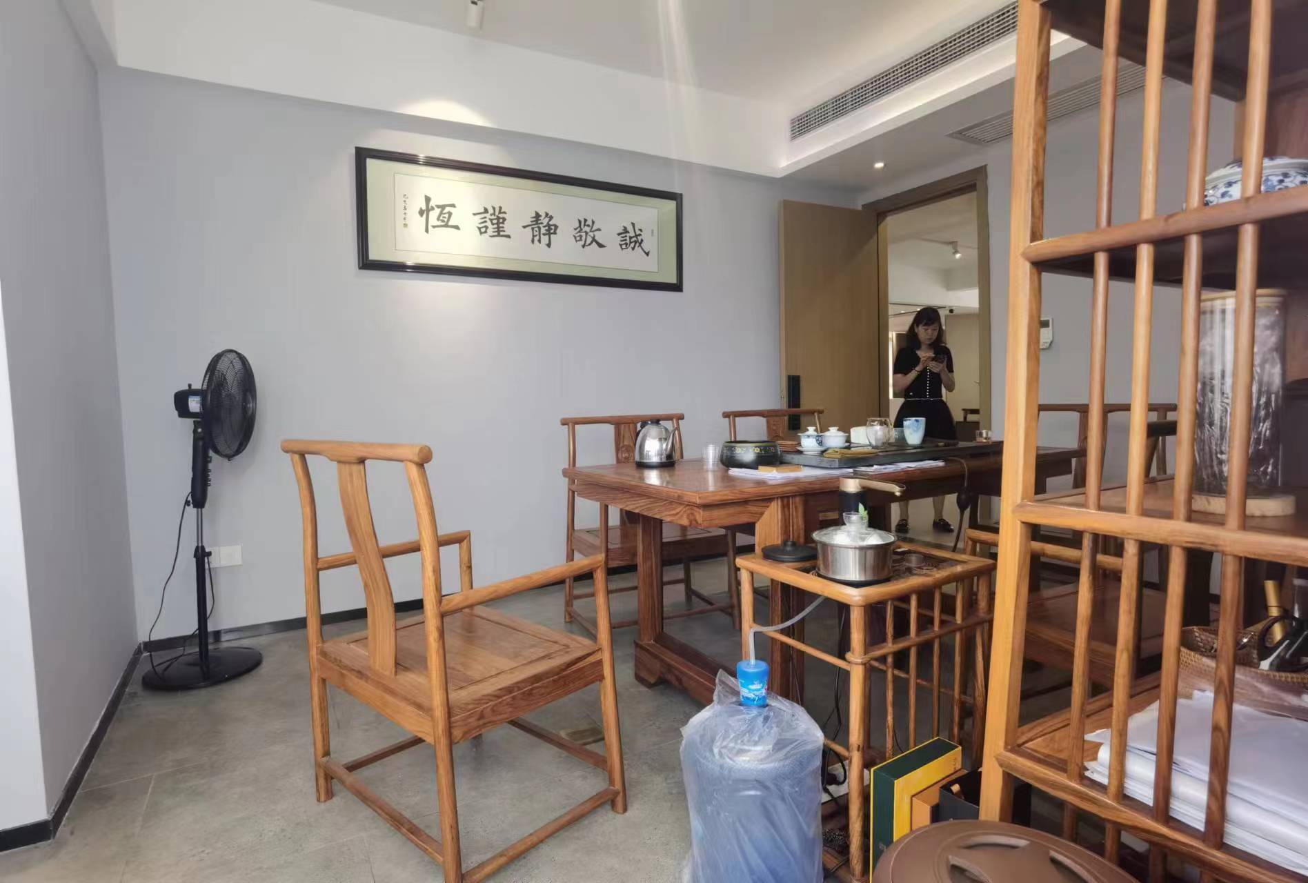冠都现代城（冠都幸福彼岸）  4室2厅2卫   5800.00元/月室内图
