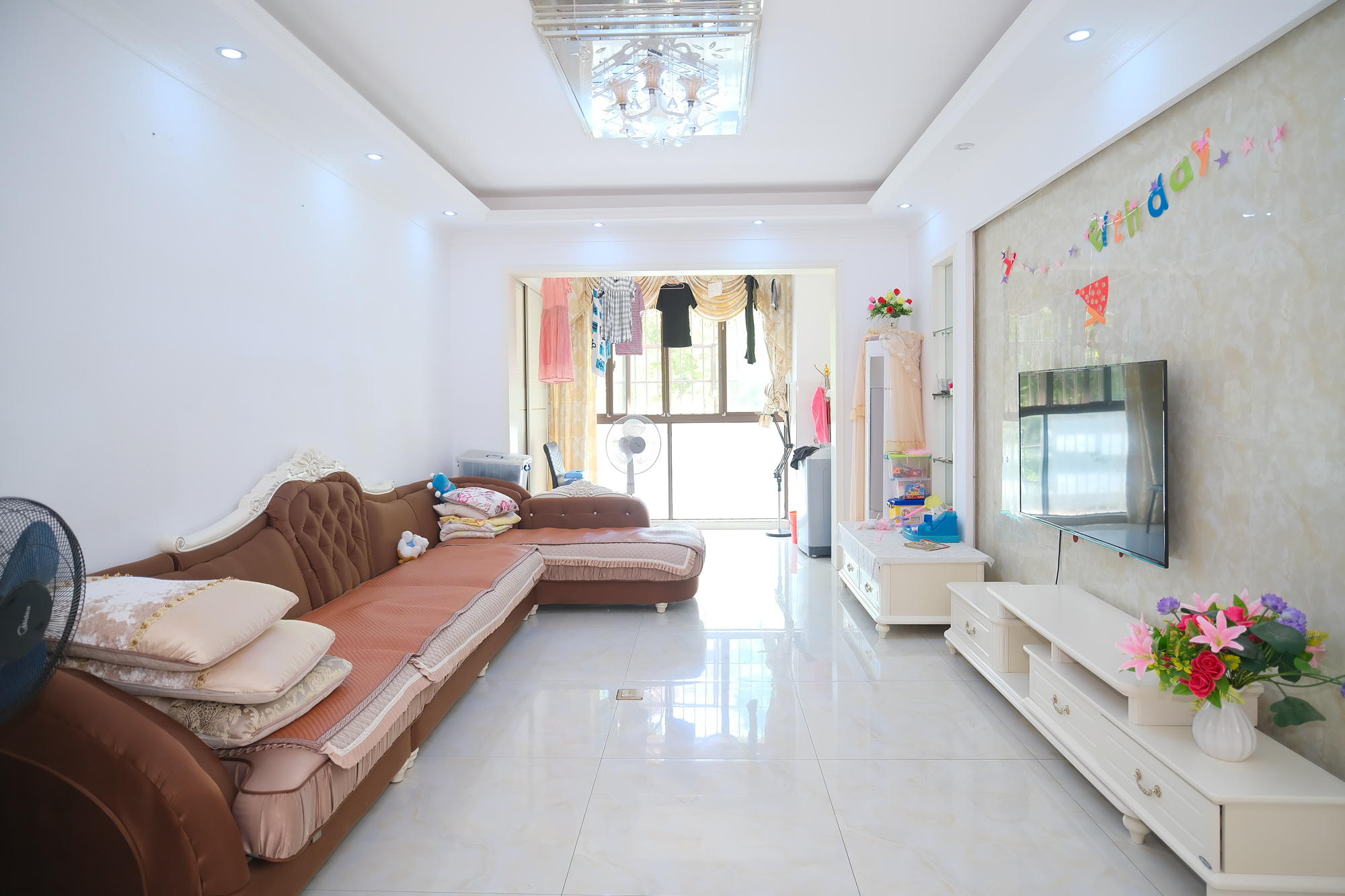 四季星城  3室2厅2卫    85.8万 四季星城  3室2厅2卫    85.8万客厅