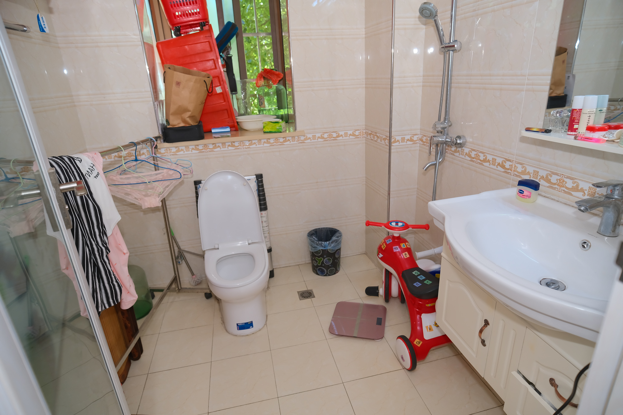 四季星城  3室2厅2卫    85.8万 四季星城  3室2厅2卫    85.8万卫生间