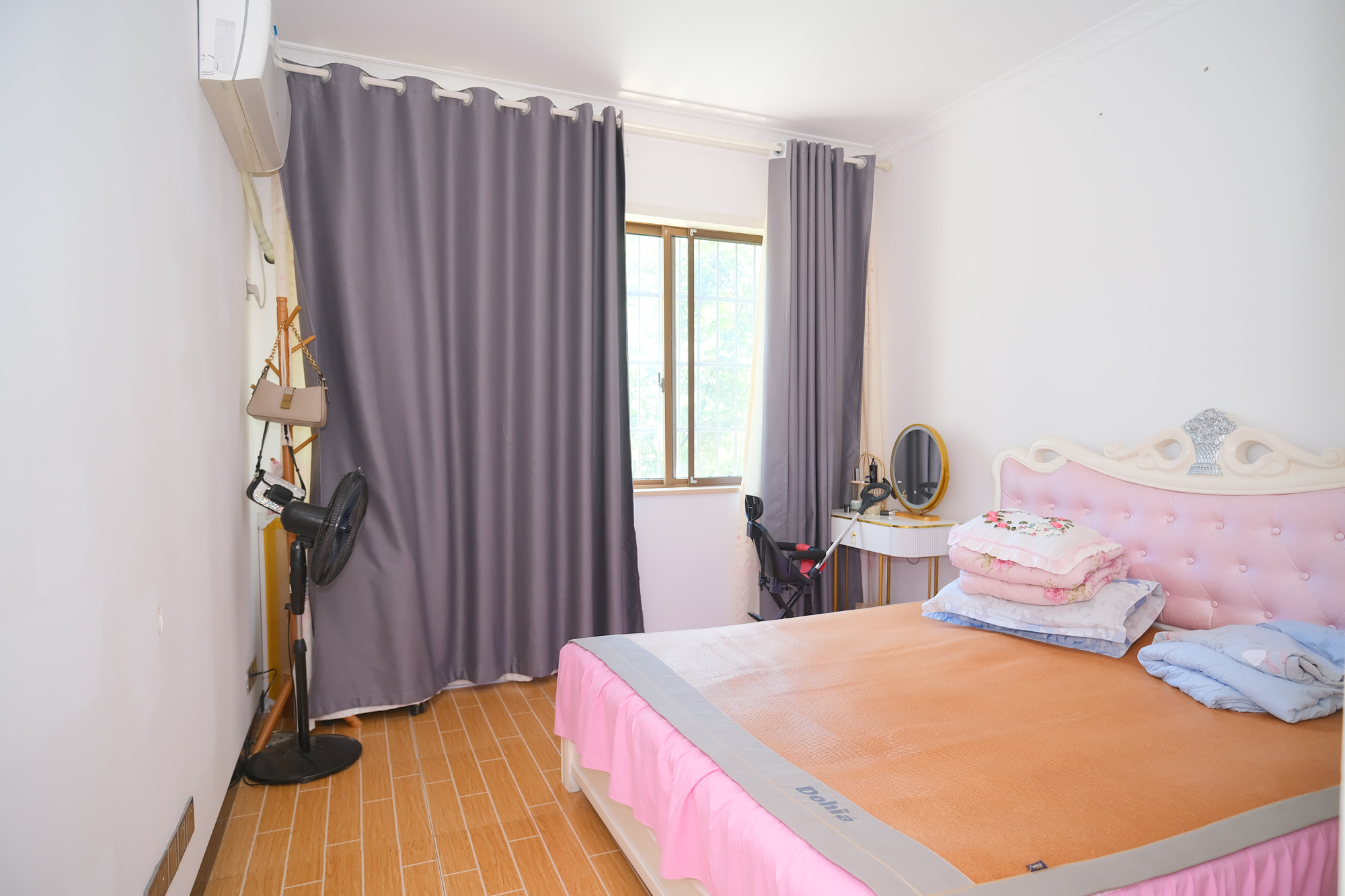 四季星城  3室2厅2卫    85.8万 四季星城  3室2厅2卫    85.8万卧室