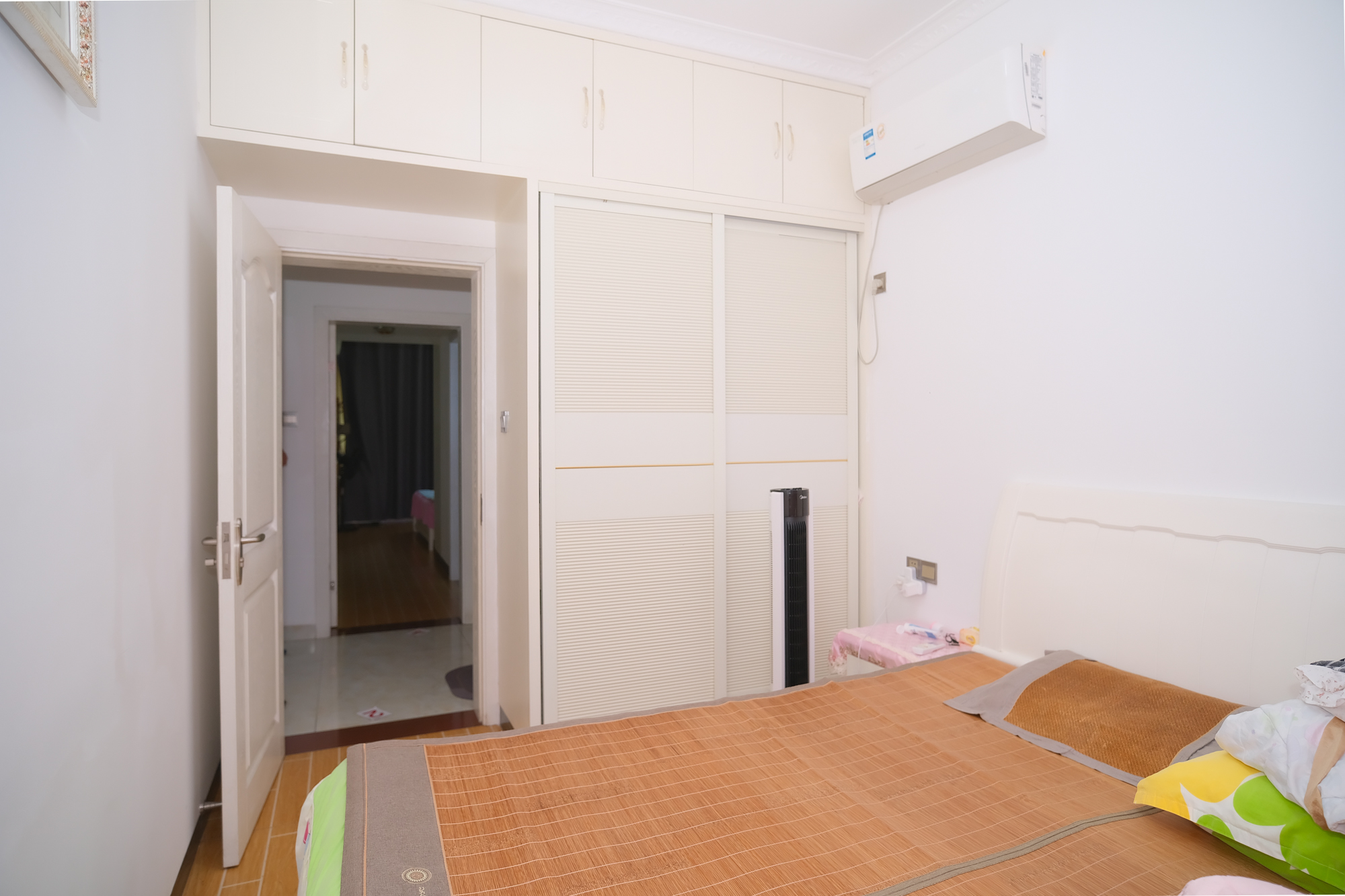 四季星城  3室2厅2卫    85.8万 四季星城  3室2厅2卫    85.8万卧室