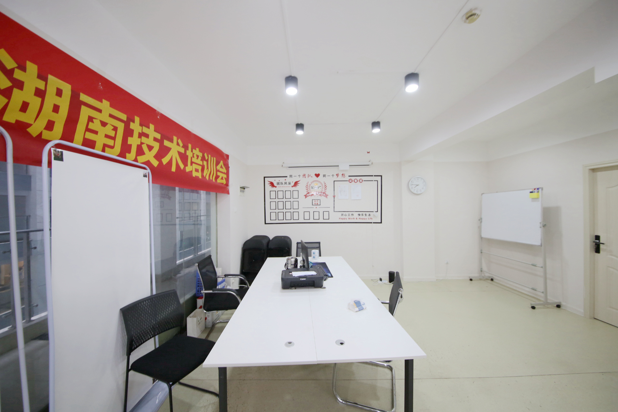 长房中庭国际（东郡华蓉广场）  1室1厅1卫   79.00万客厅