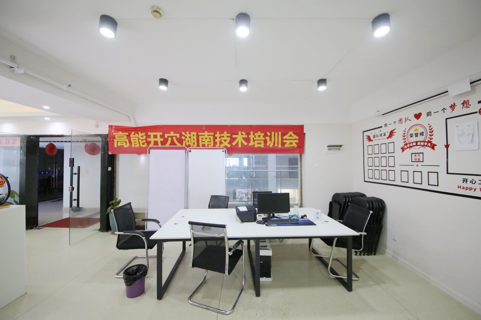 长房中庭国际（东郡华蓉广场）  1室1厅1卫   79.00万客厅