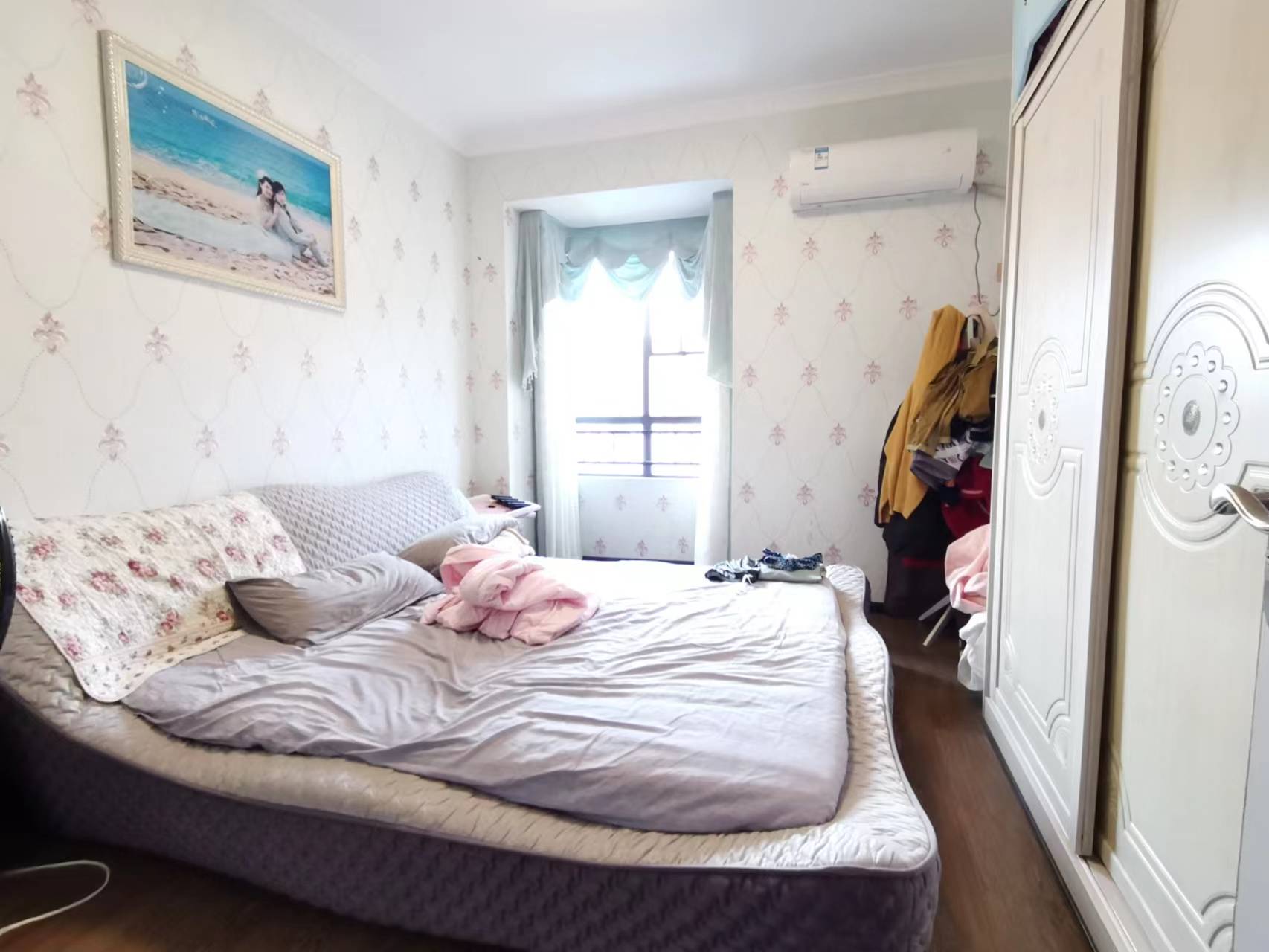 泰山公馆 2室2厅1卫 42.80万 泰山公馆 2室2厅1卫 42.80万客厅