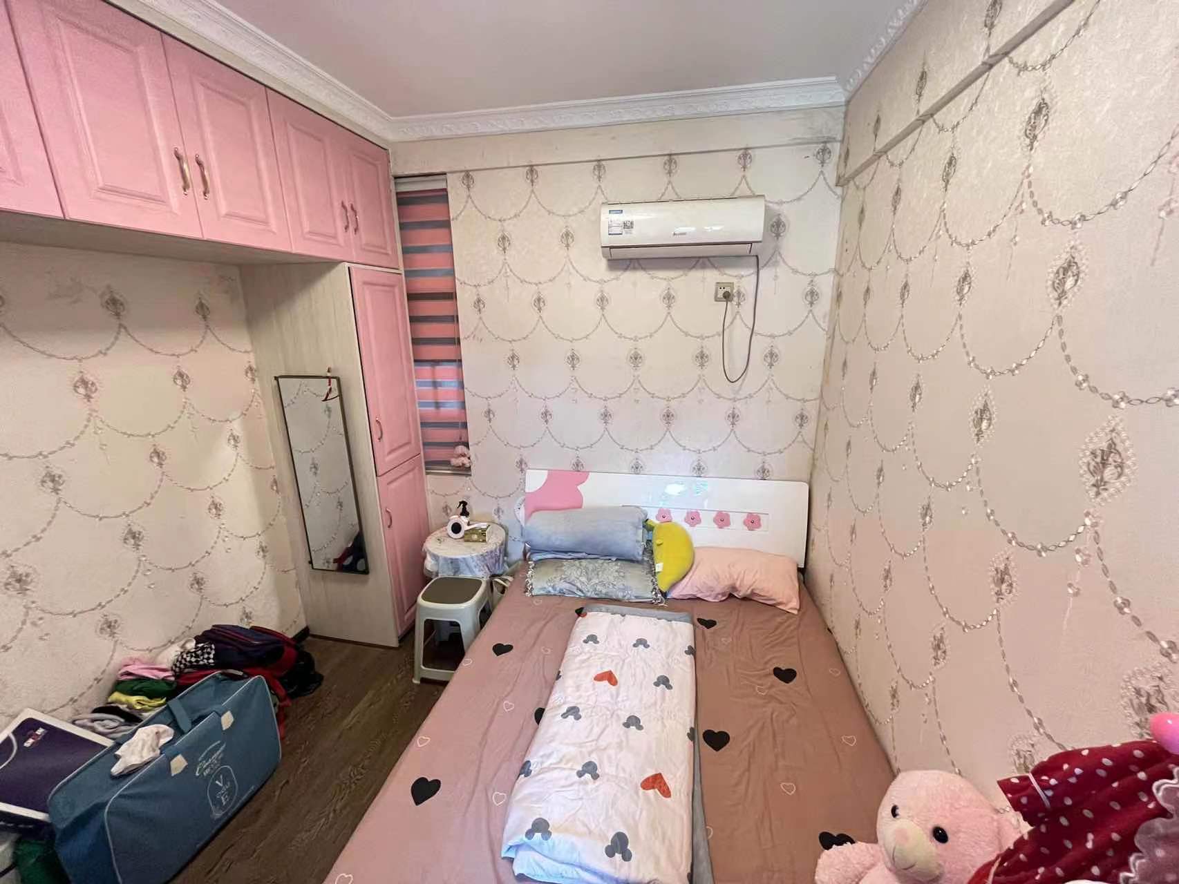 泰山公馆 2室2厅1卫 42.80万 泰山公馆 2室2厅1卫 42.80万客厅