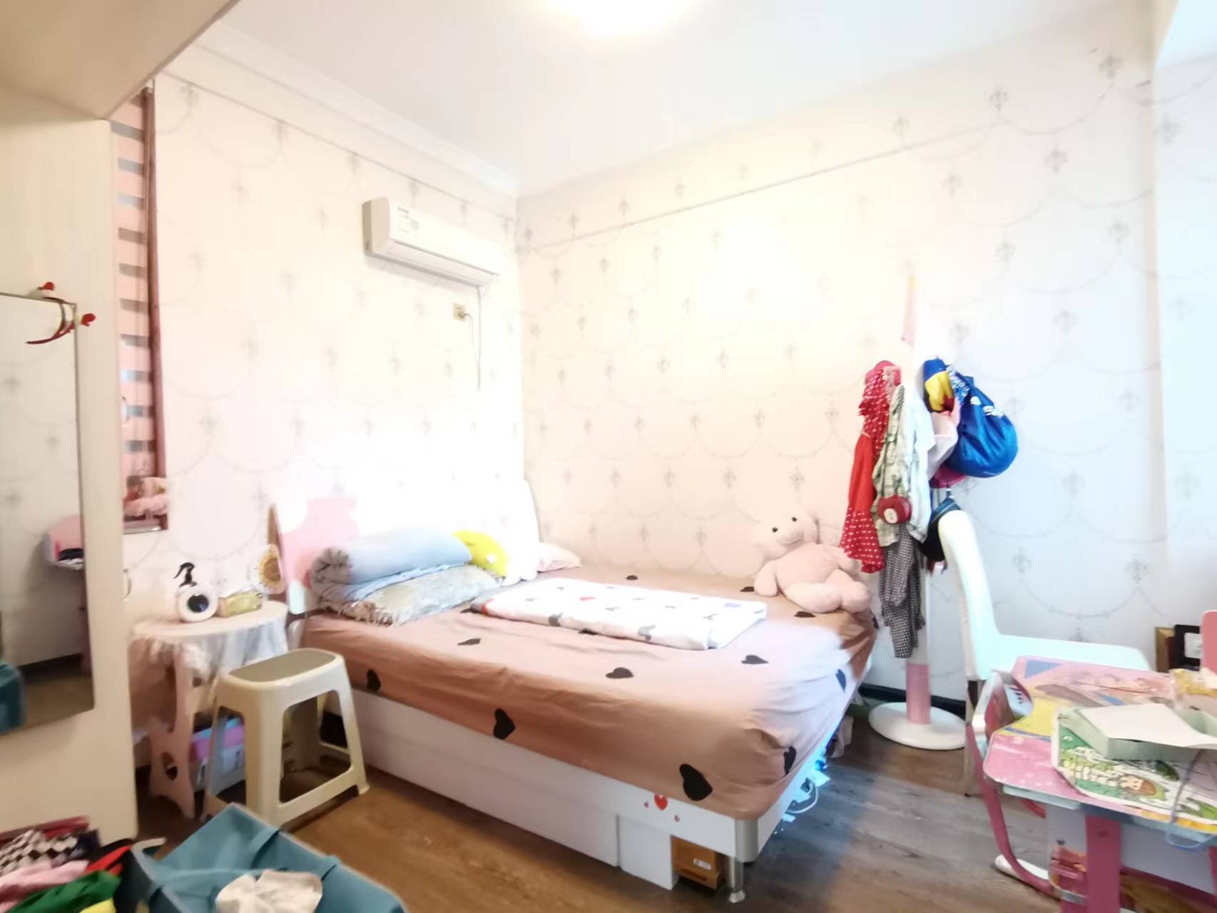 泰山公馆 2室2厅1卫 42.80万 泰山公馆 2室2厅1卫 42.80万客厅