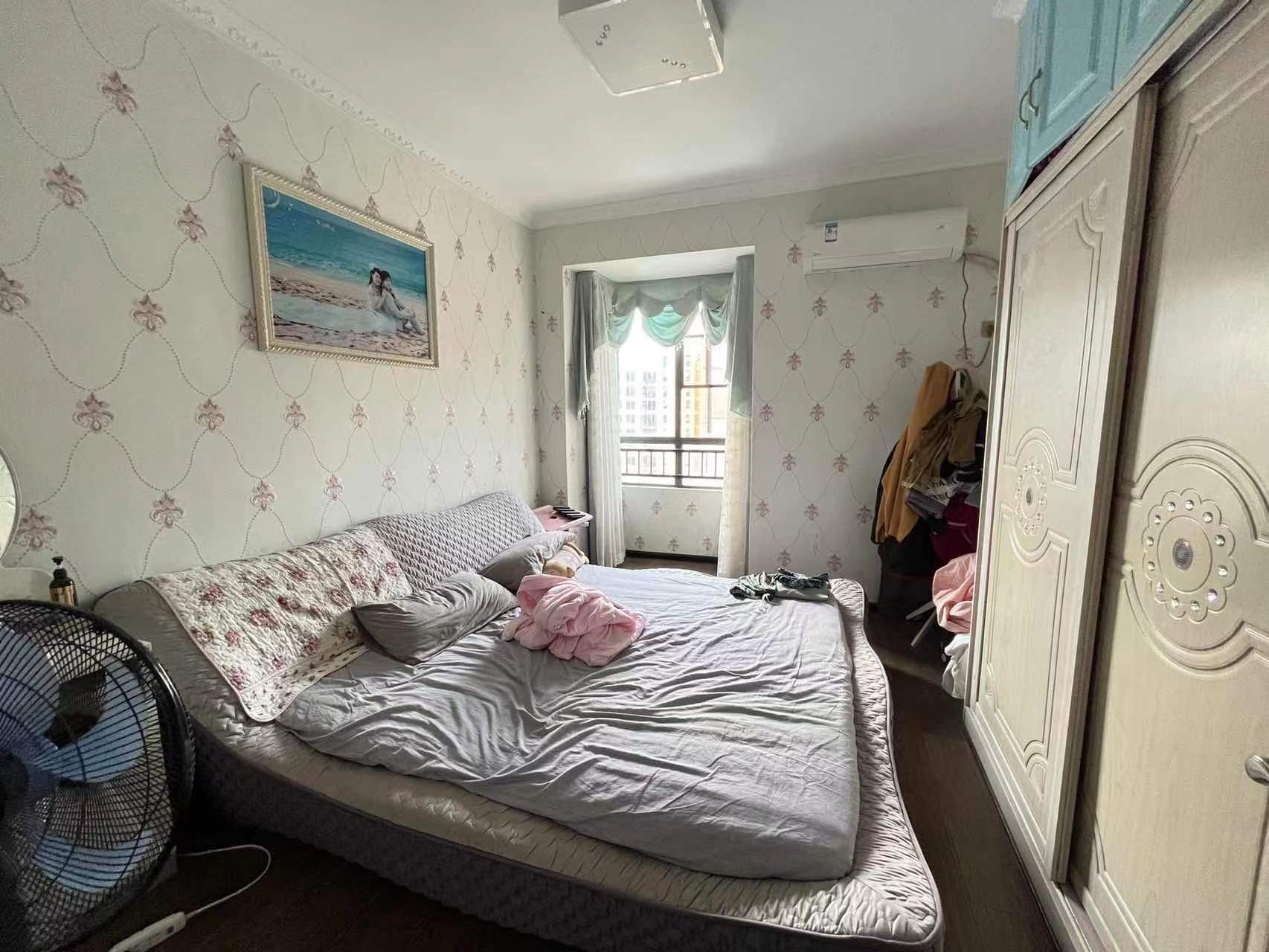 泰山公馆 2室2厅1卫 42.80万 泰山公馆 2室2厅1卫 42.80万客厅