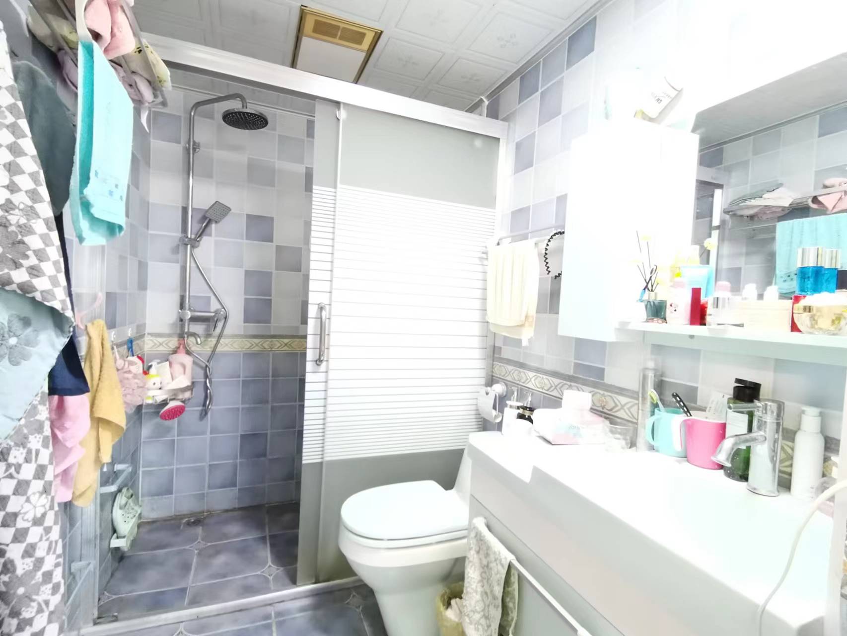 泰山公馆 2室2厅1卫 42.80万 泰山公馆 2室2厅1卫 42.80万客厅