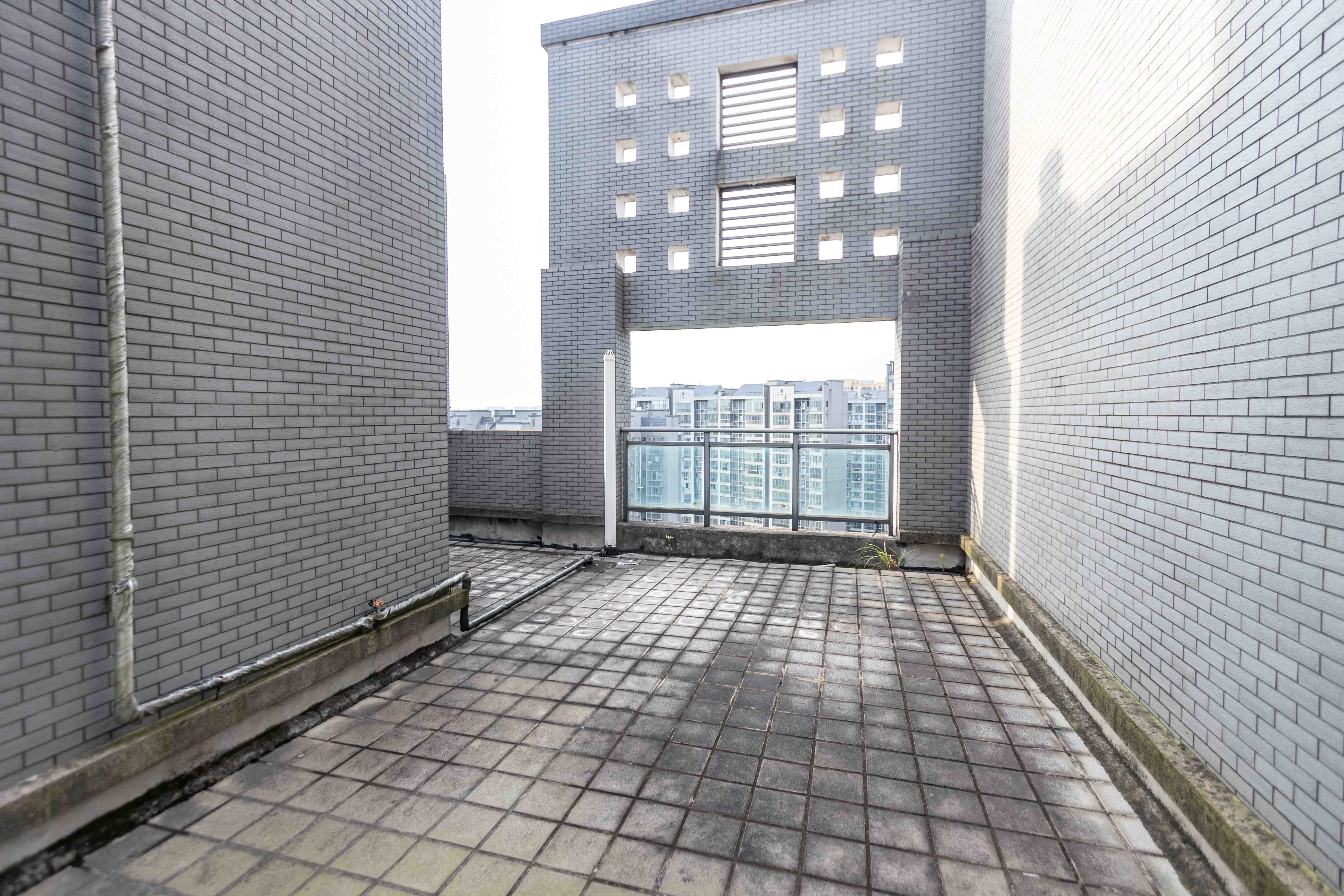 颐和佳园 6室2厅2卫 268.0万 颐和佳园 6室2厅2卫 268.0万客厅