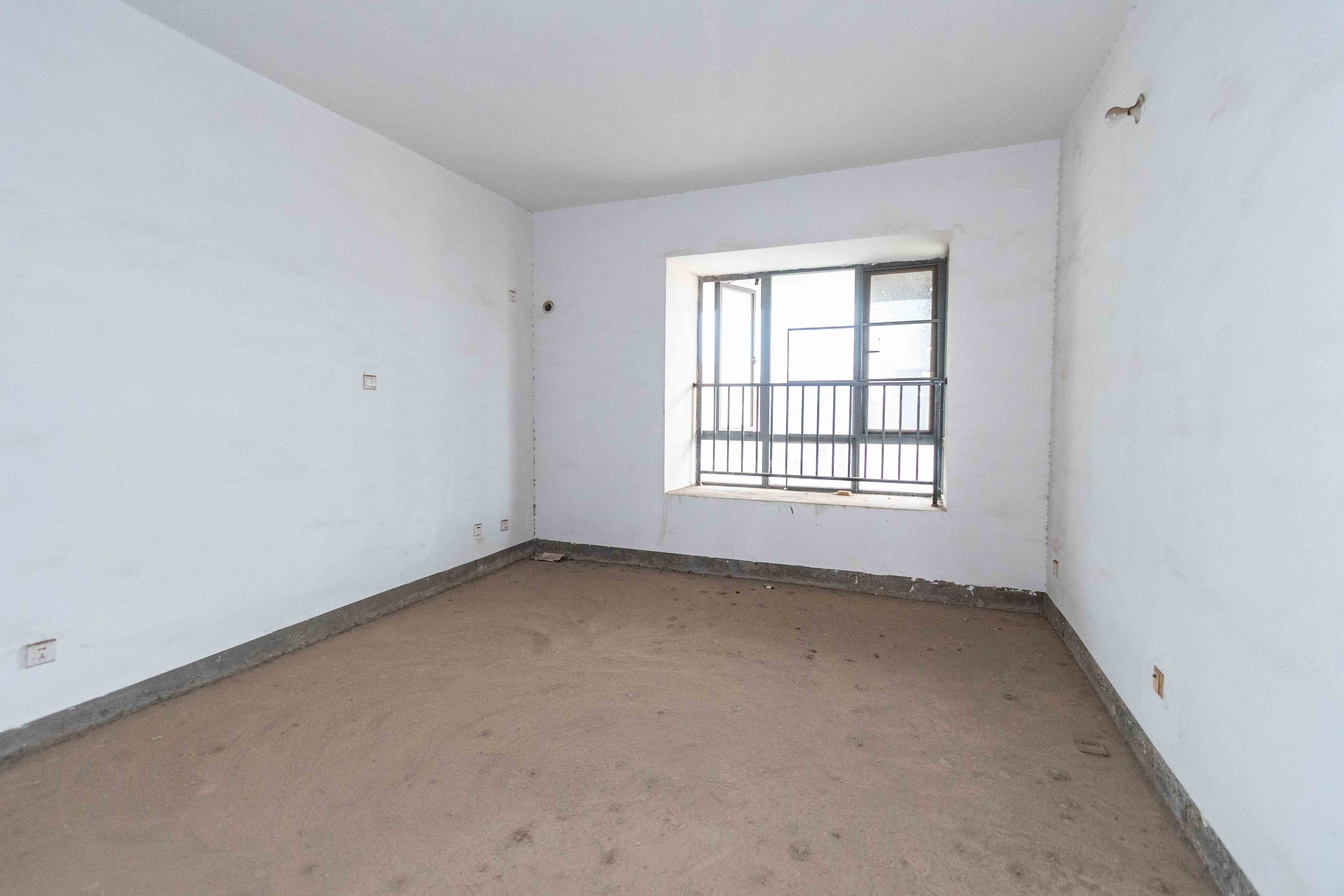 颐和佳园 6室2厅2卫 268.0万 颐和佳园 6室2厅2卫 268.0万其他