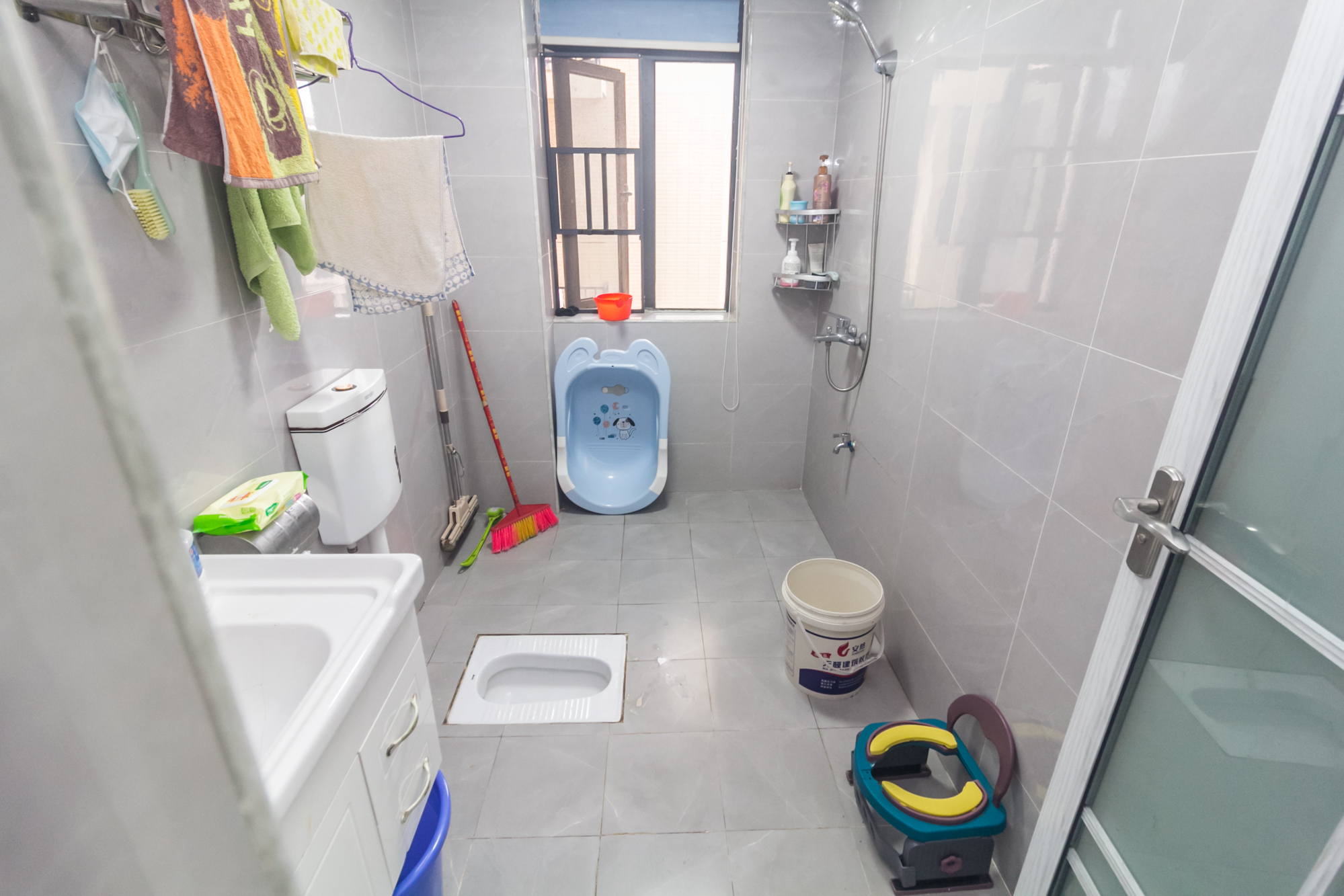 辉煌国际城二期  4室2厅2卫    135.0万卫生间