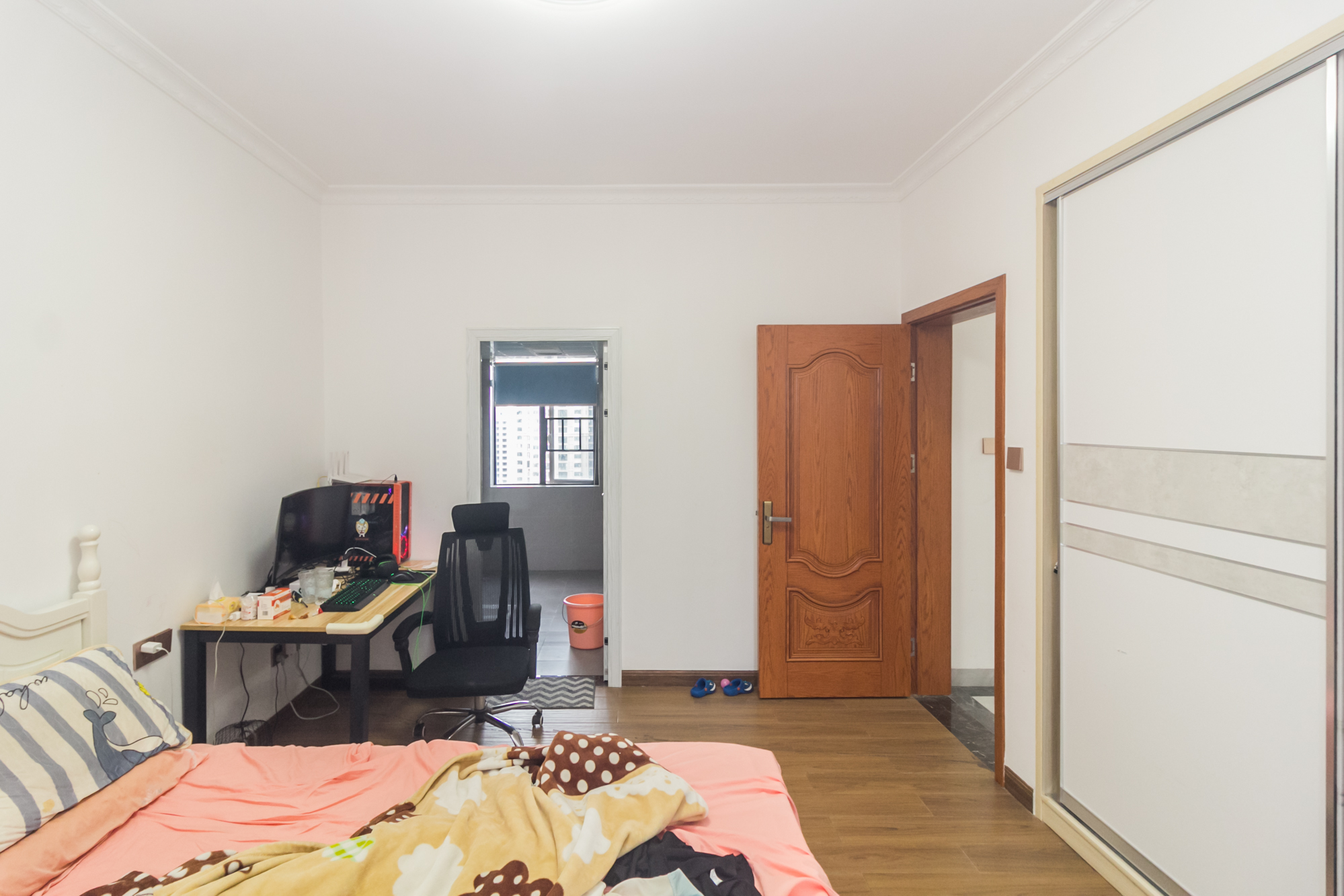 辉煌国际城二期  4室2厅2卫    135.0万卧室