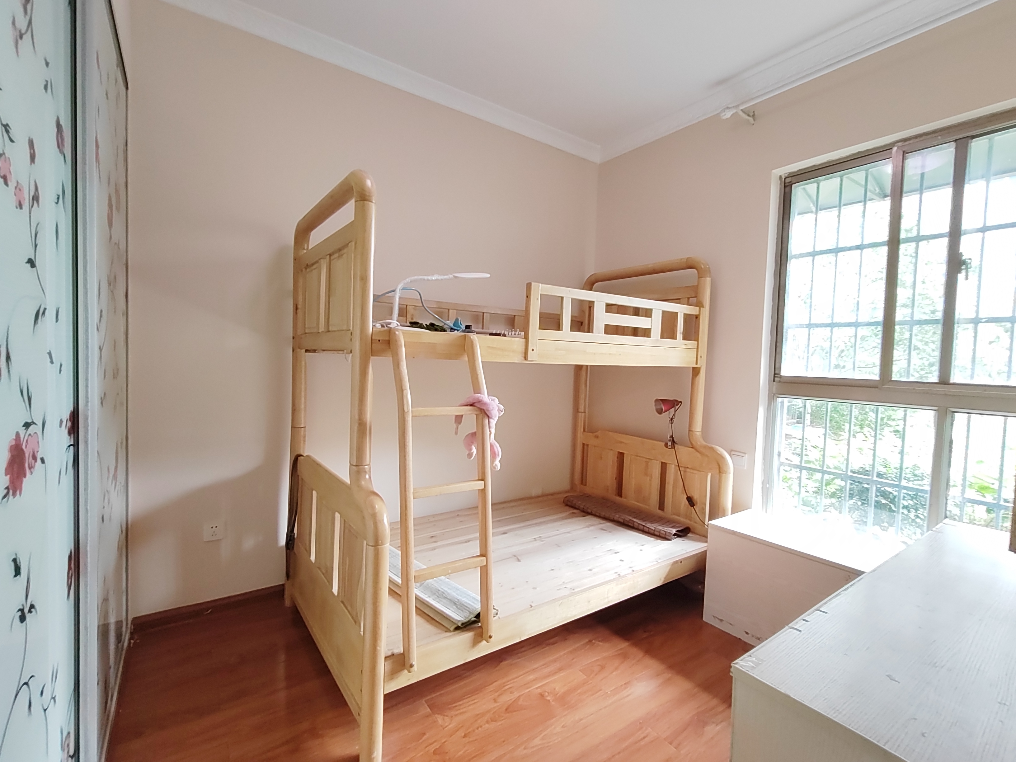 紫金名门  3室2厅1卫    59.8万 紫金名门  3室2厅1卫    59.8万客厅