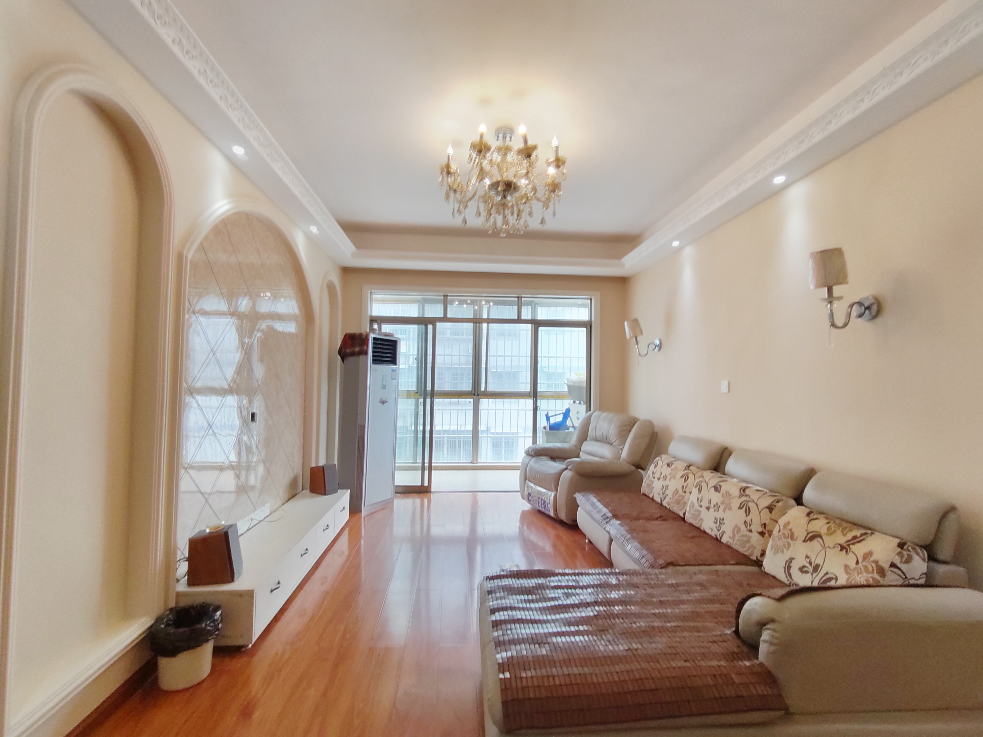 紫金名门  3室2厅1卫    59.8万 紫金名门  3室2厅1卫    59.8万客厅