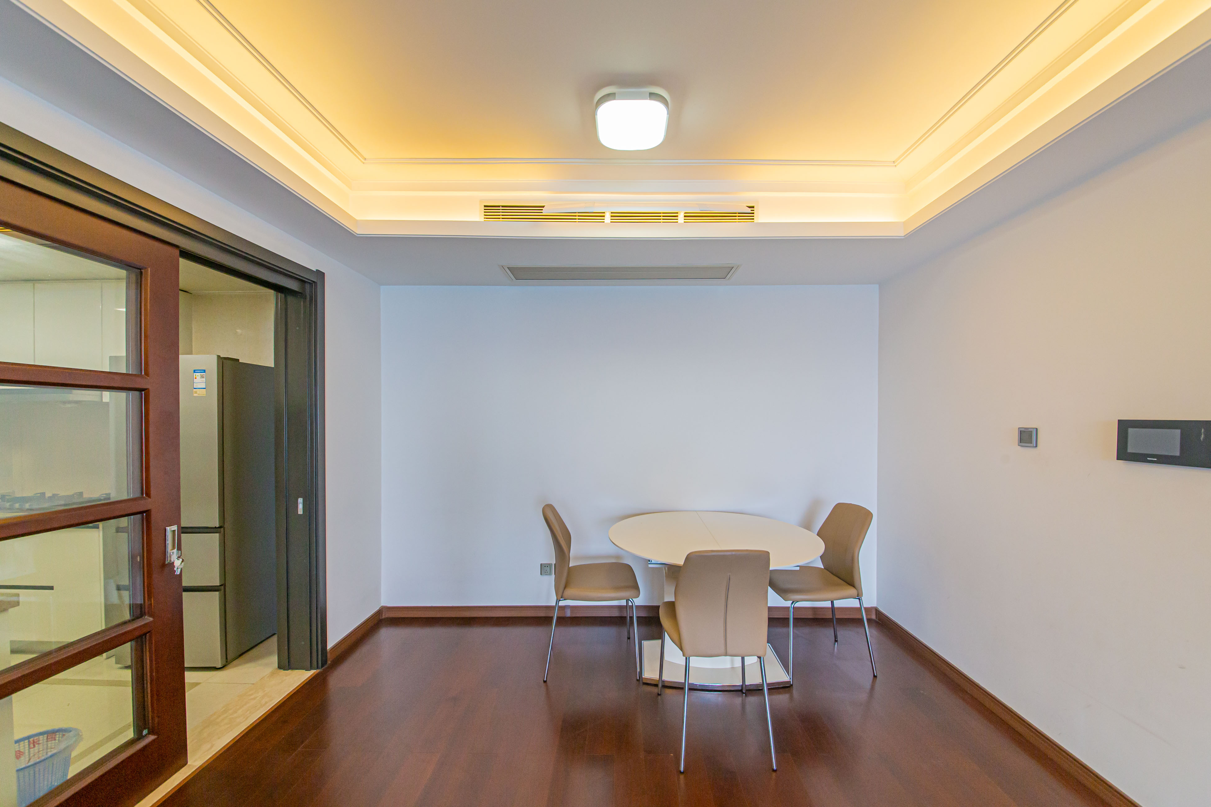 万科紫台  3室2厅2卫    272.0万客厅