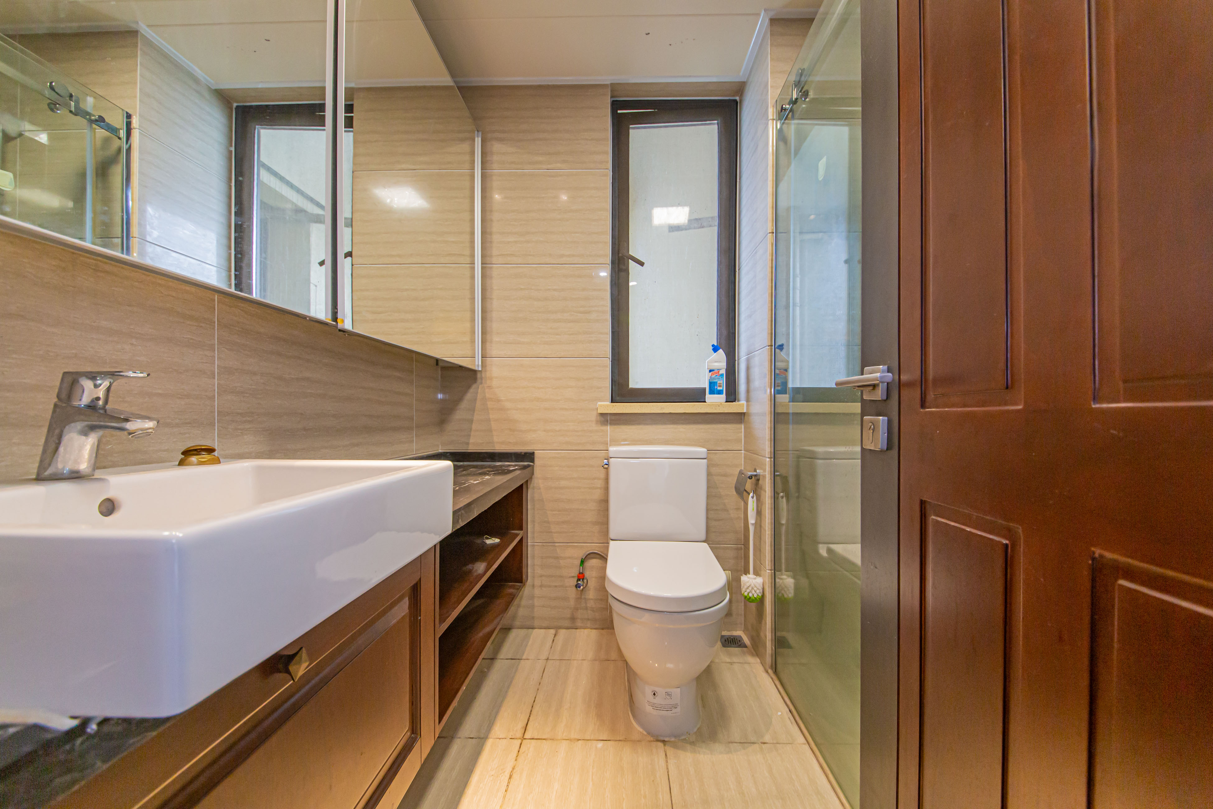 万科紫台  3室2厅2卫    272.0万卫生间