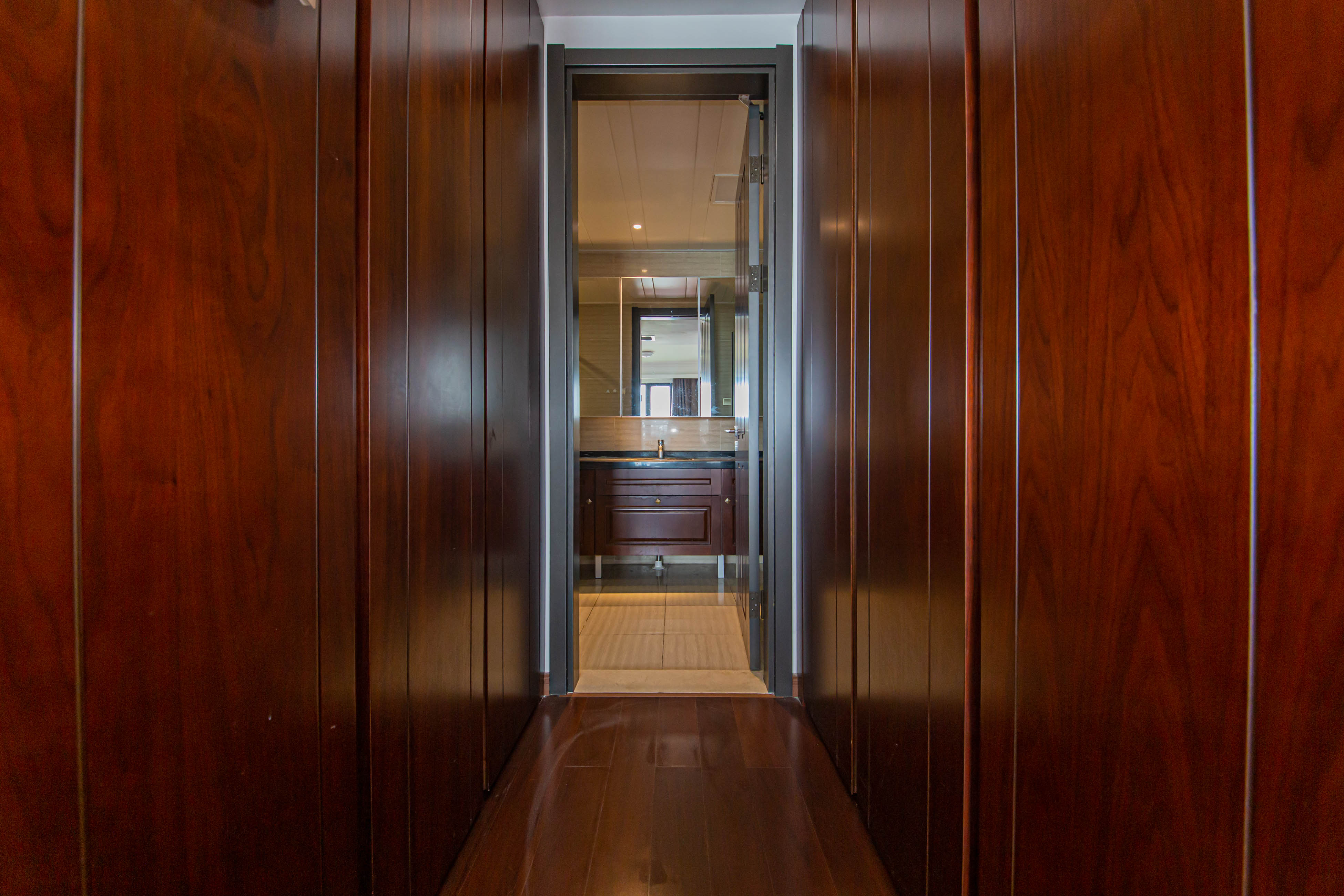 万科紫台  3室2厅2卫    272.0万卫生间