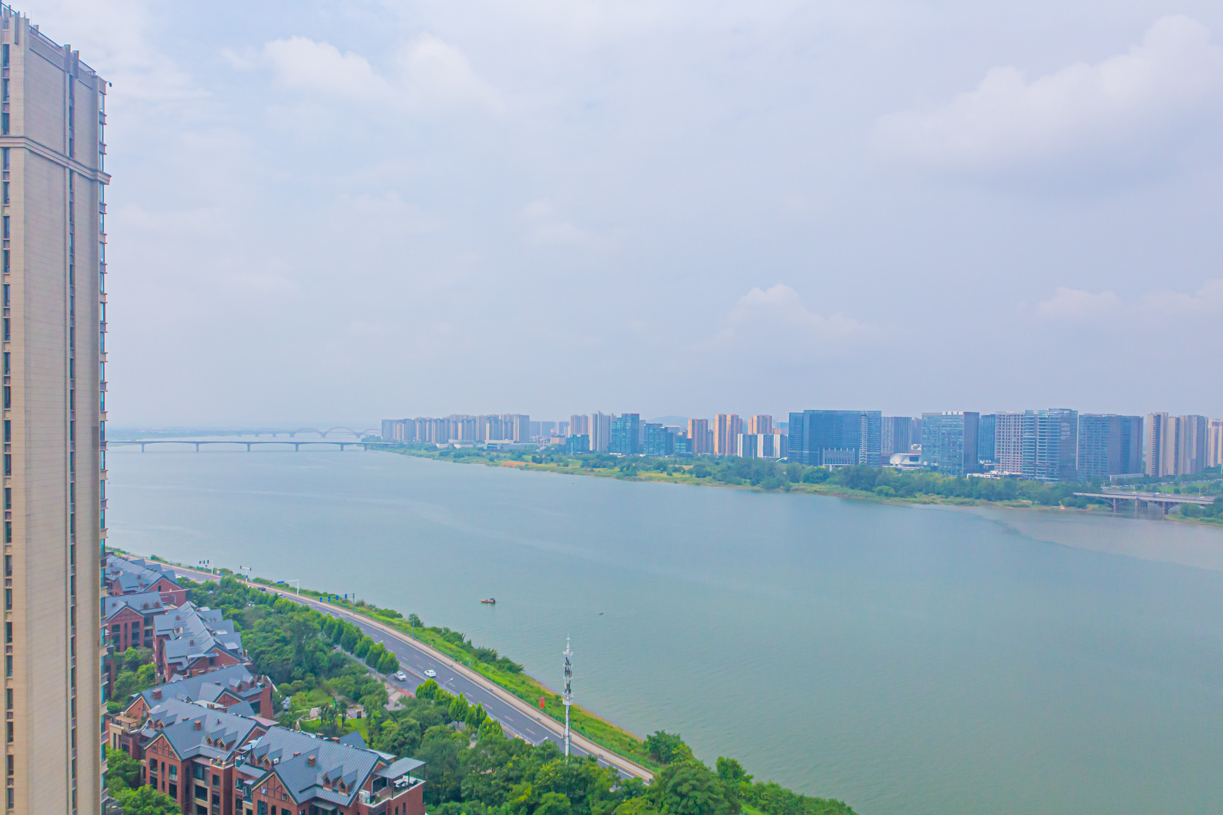 万科紫台  3室2厅2卫    272.0万阳台