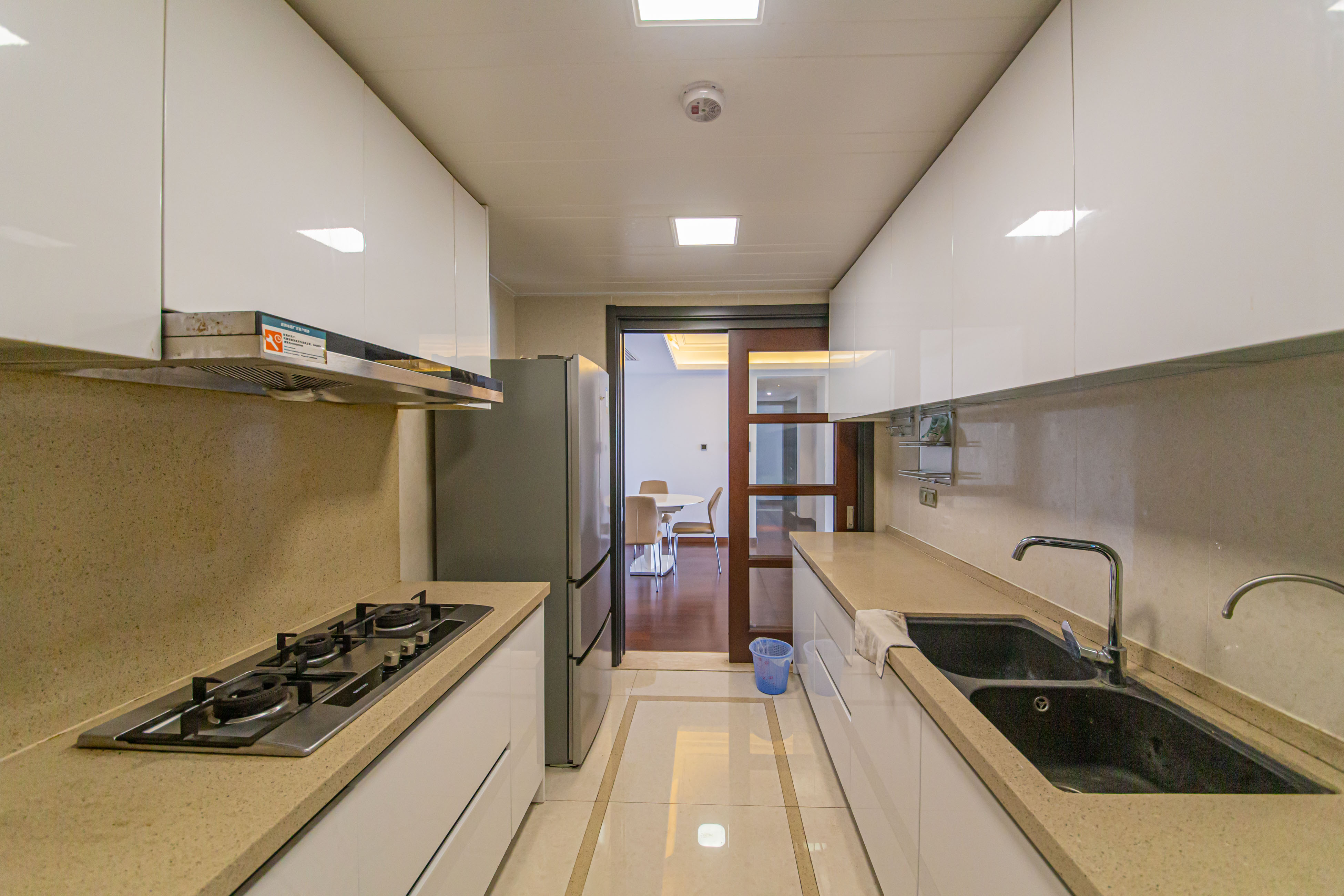 万科紫台  3室2厅2卫    272.0万厨房