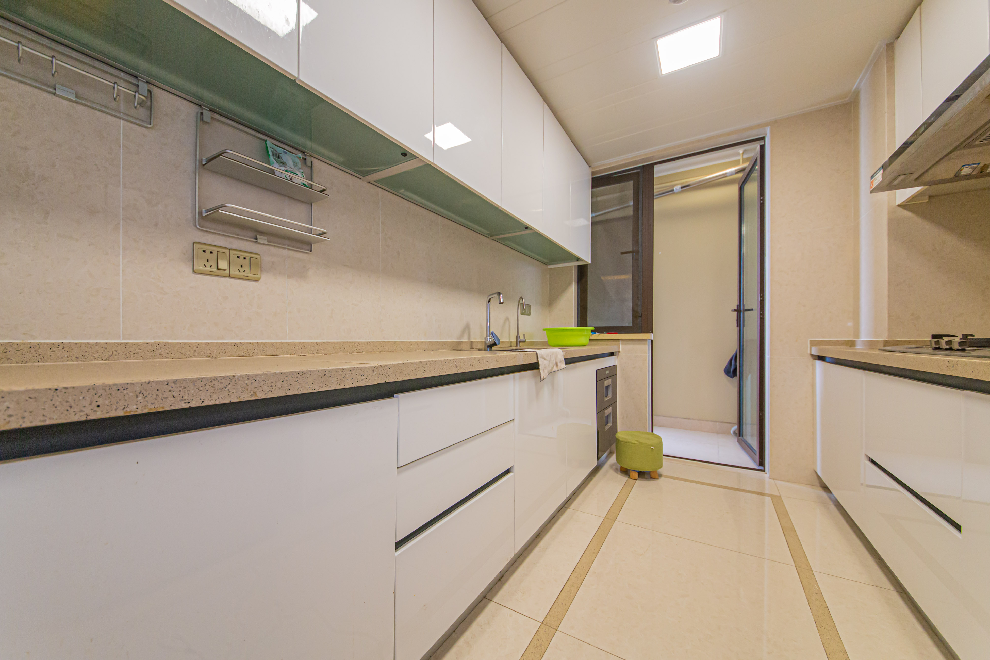 万科紫台  3室2厅2卫    272.0万厨房