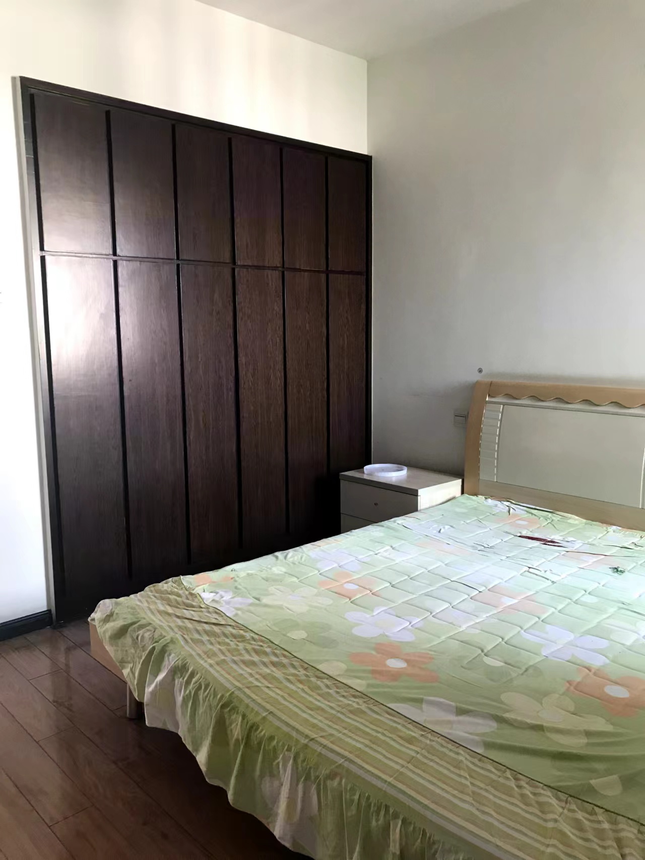 朝阳新居  3室2厅2卫   1800.00元/月室内图