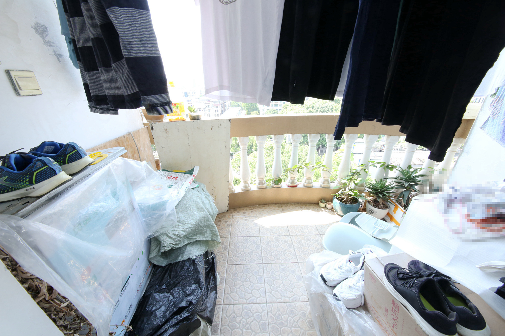 芙蓉苑  3室2厅2卫   120.00万卧室