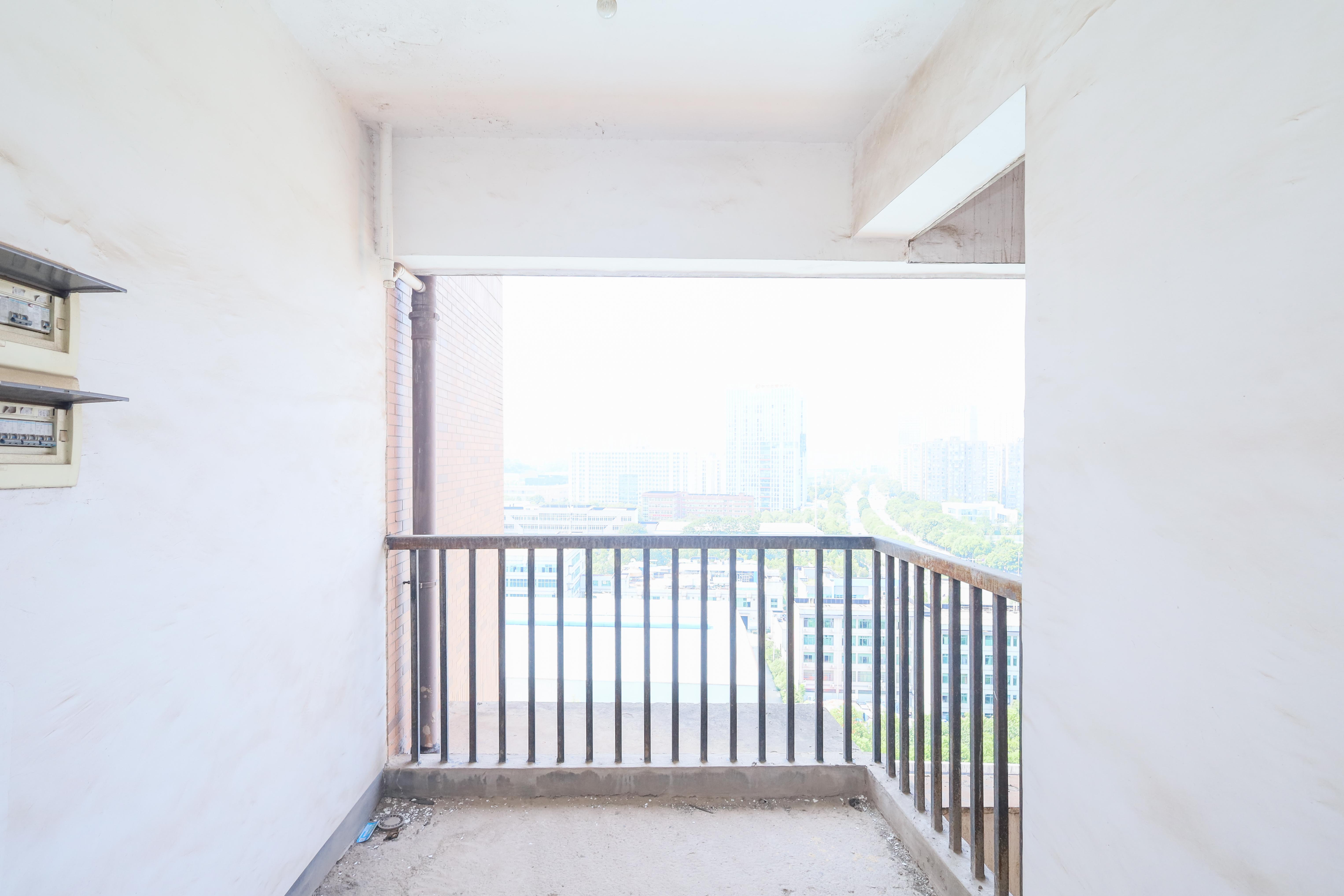 麓谷明珠  4室2厅2卫   128.00万其他