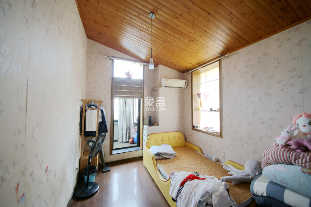 西街花园  5室2厅2卫    238.0万卧室