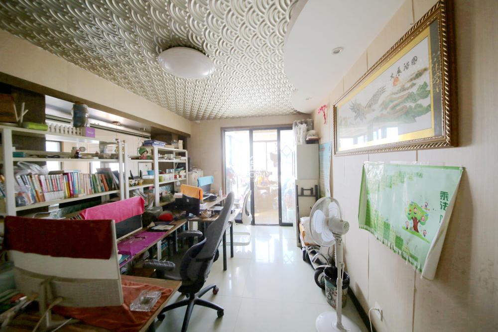 西街花园  5室2厅2卫    238.0万卧室
