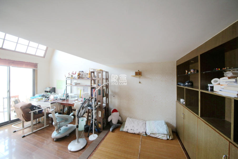 西街花园  5室2厅2卫    238.0万卧室