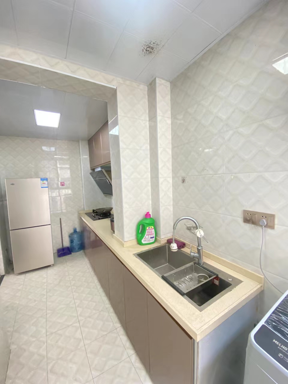 珠江愉景新城  3室2厅1卫   1900.00元/月室内图