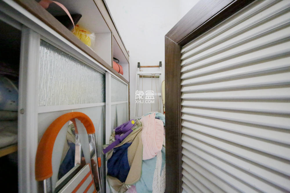 西街花园  5室2厅2卫    238.0万其他