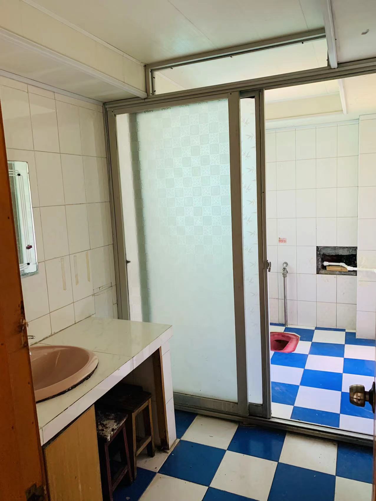 芷兰居  4室2厅2卫   1600.00元/月室内图