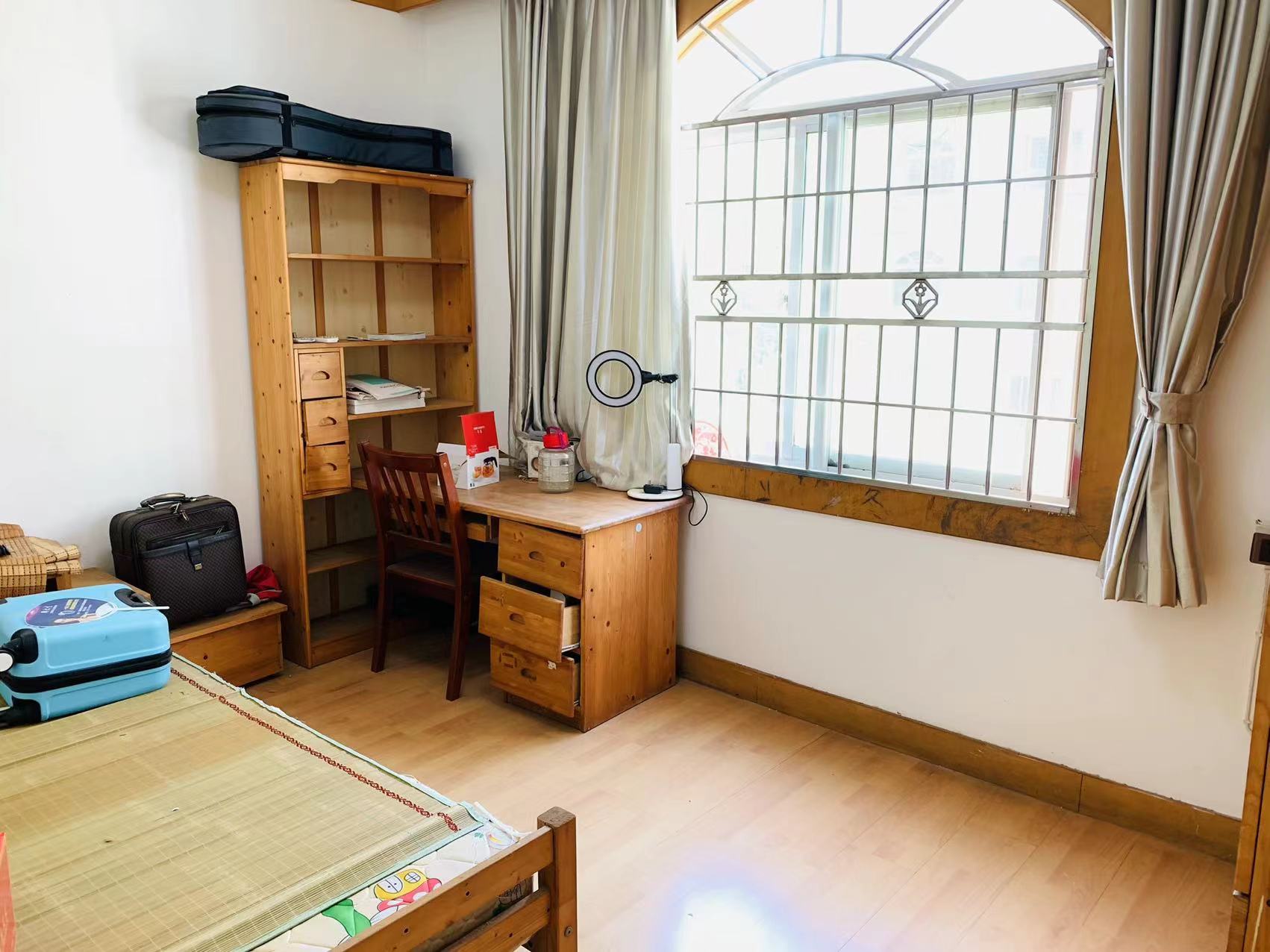 芷兰居  4室2厅2卫   2200.00元/月室内图