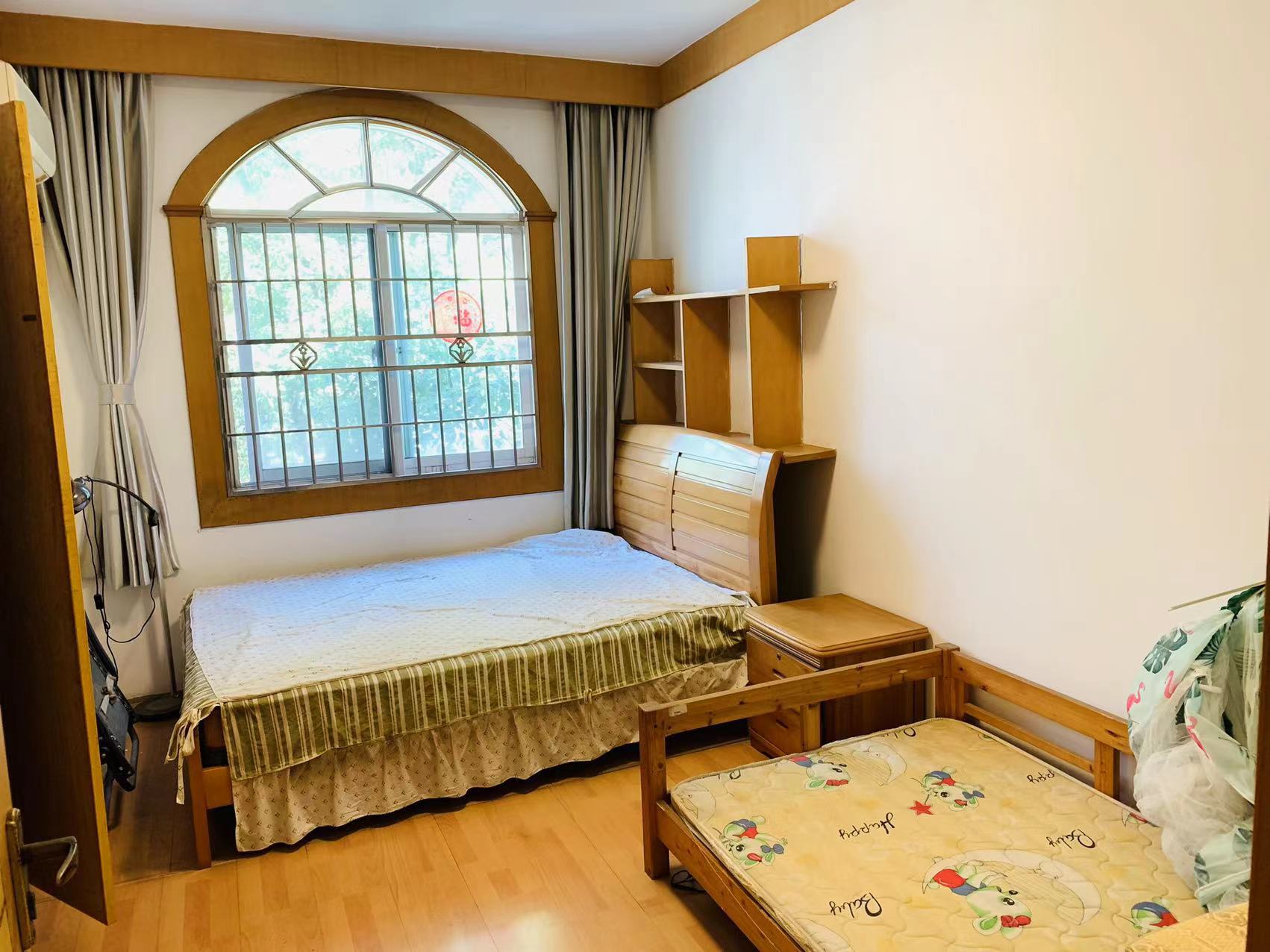 芷兰居  4室2厅2卫   2200.00元/月室内图