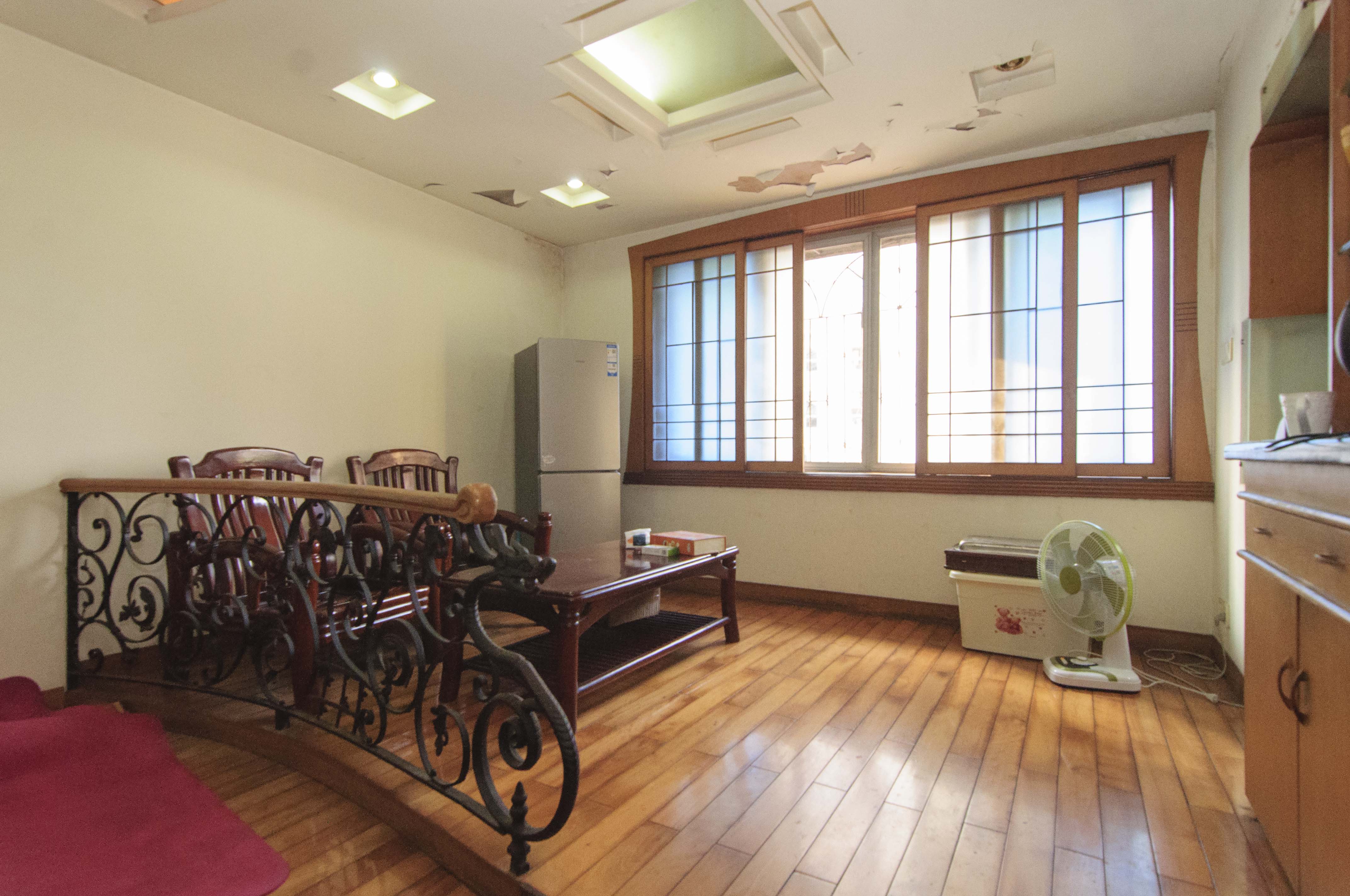 湖南第六工程有限公司机关小区（六公司机关大院）  3室2厅2卫   120.00万客厅