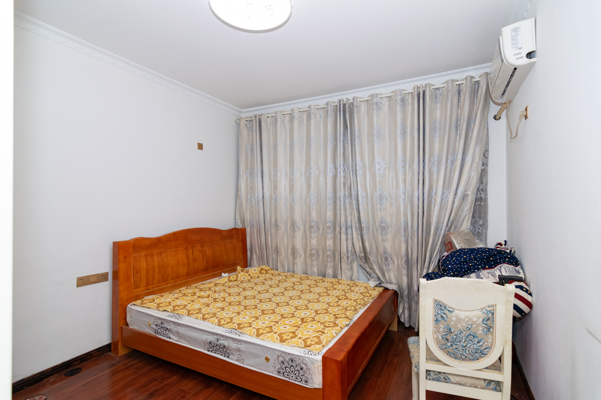 澳海月亮湾 4室2厅2卫 138.0万 澳海月亮湾 4室2厅2卫 138.0万卧室